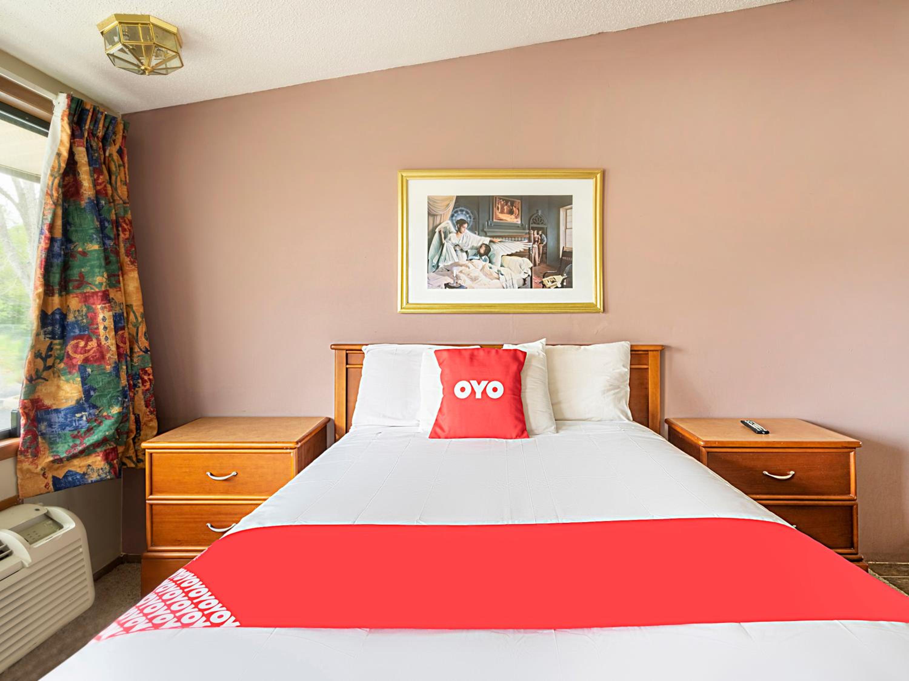 One-Bedroom Suite - Photo 3