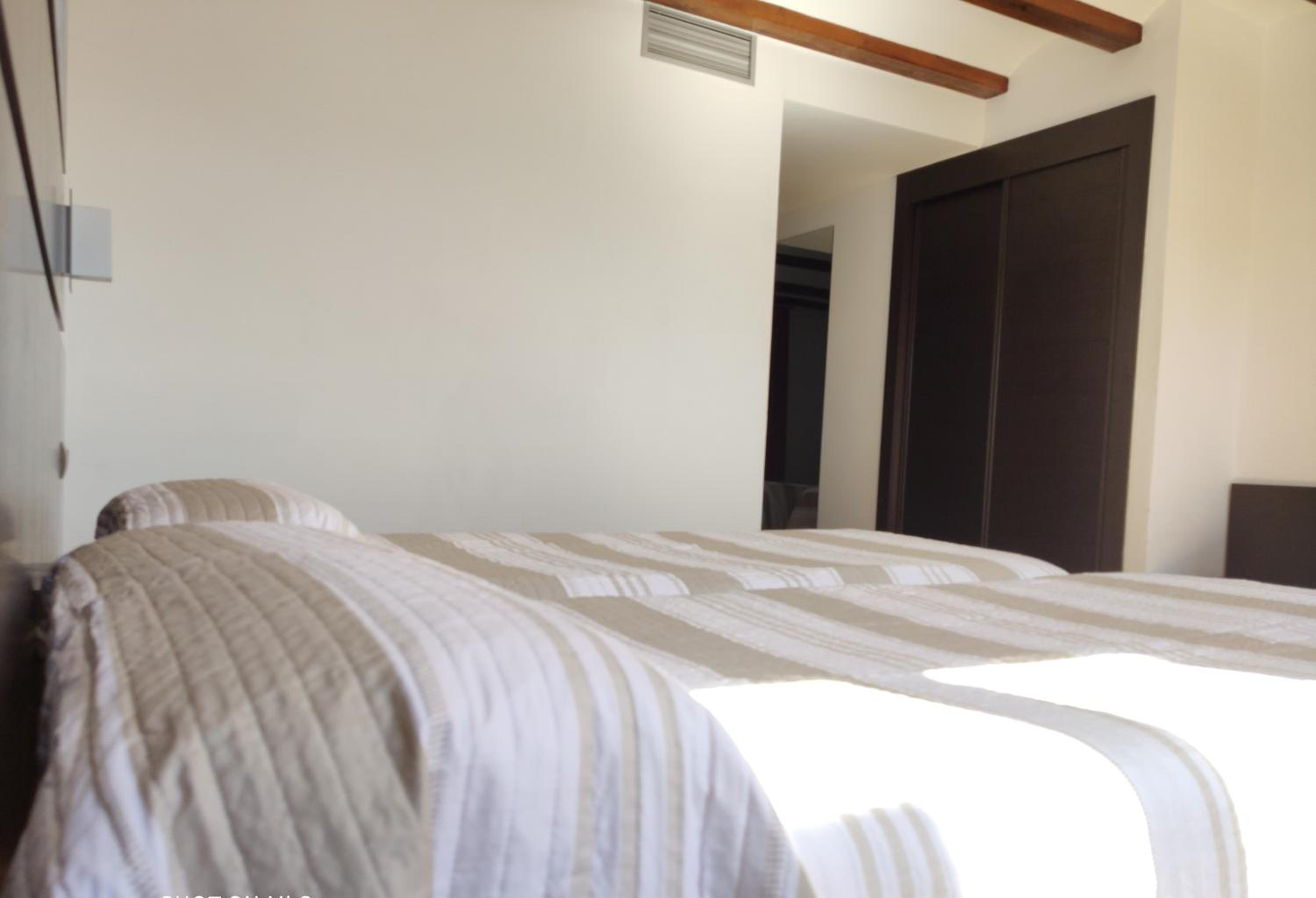Quadruple Room - Photo 8