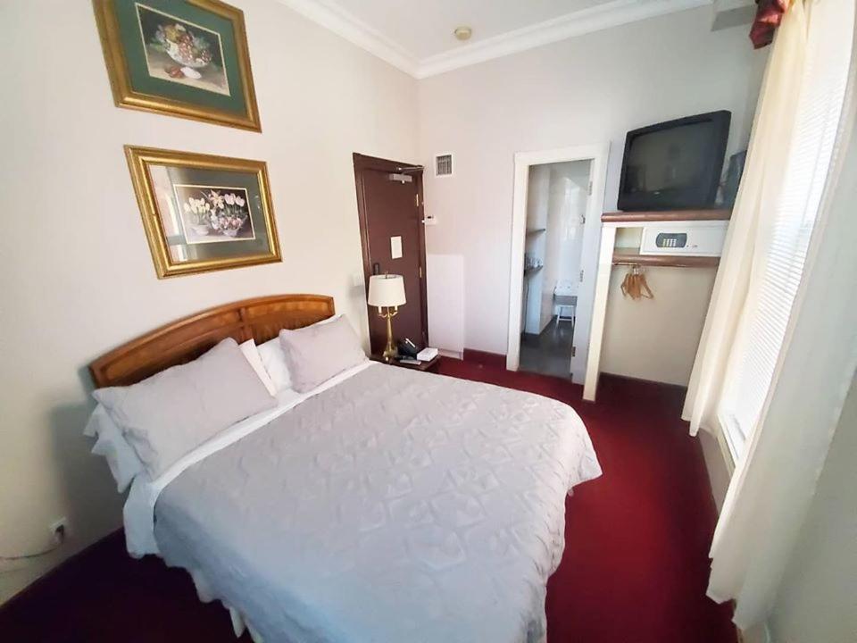 King or Queen Room - Photo 2
