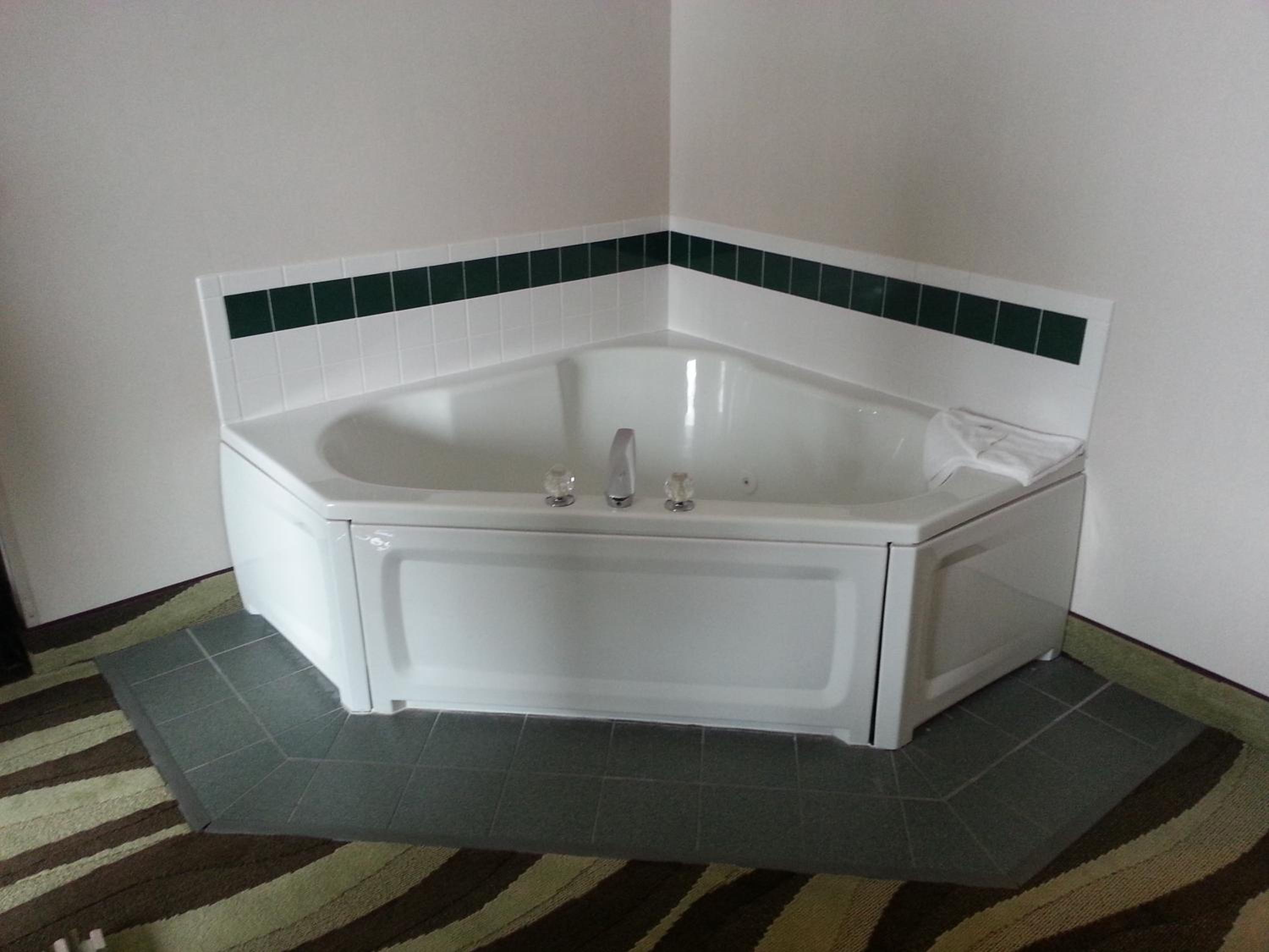 King Suite with Hot Tub - Non-Smoking - Photo 2