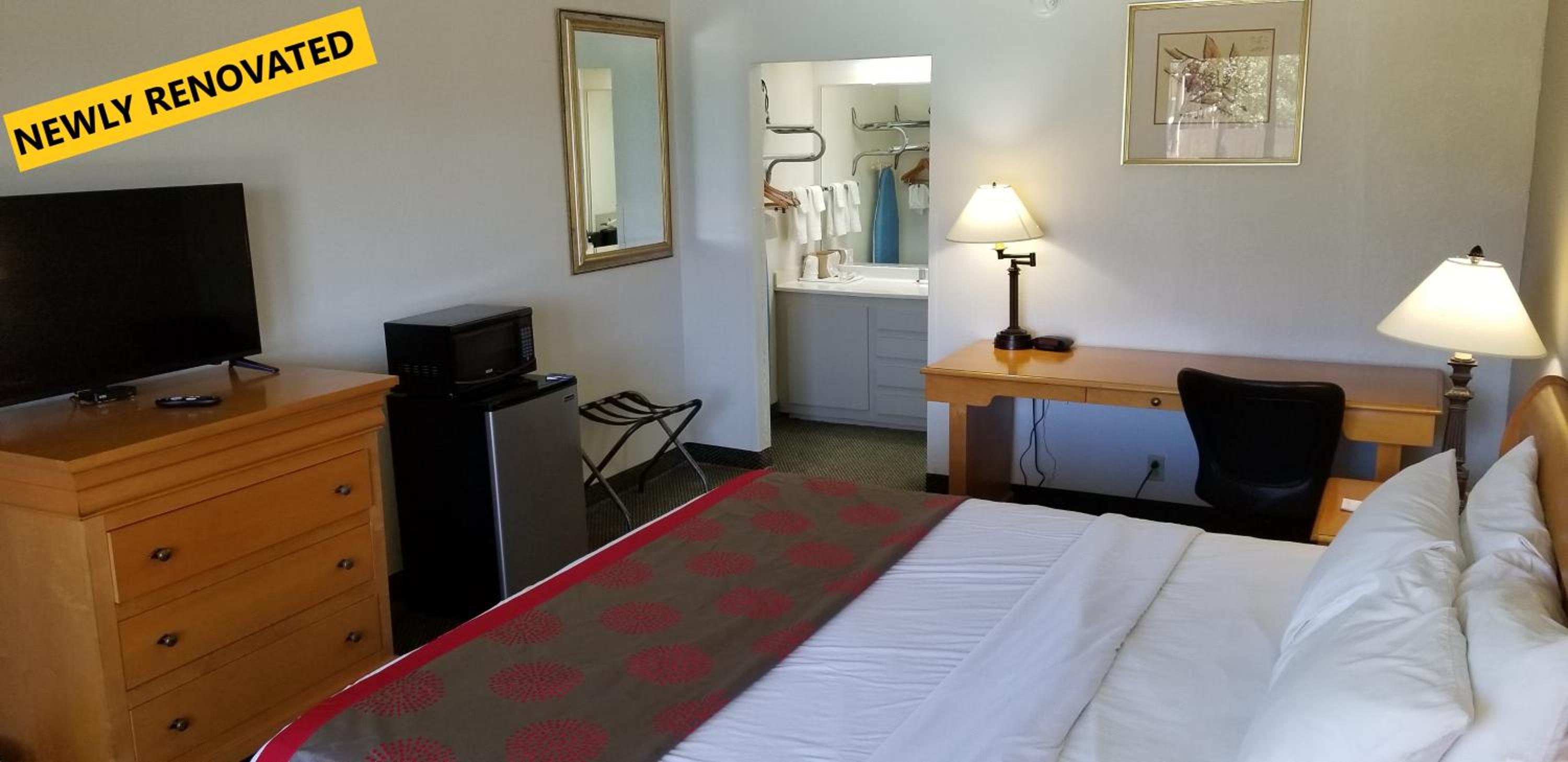 Deluxe King Room - Non-Smoking photo 3