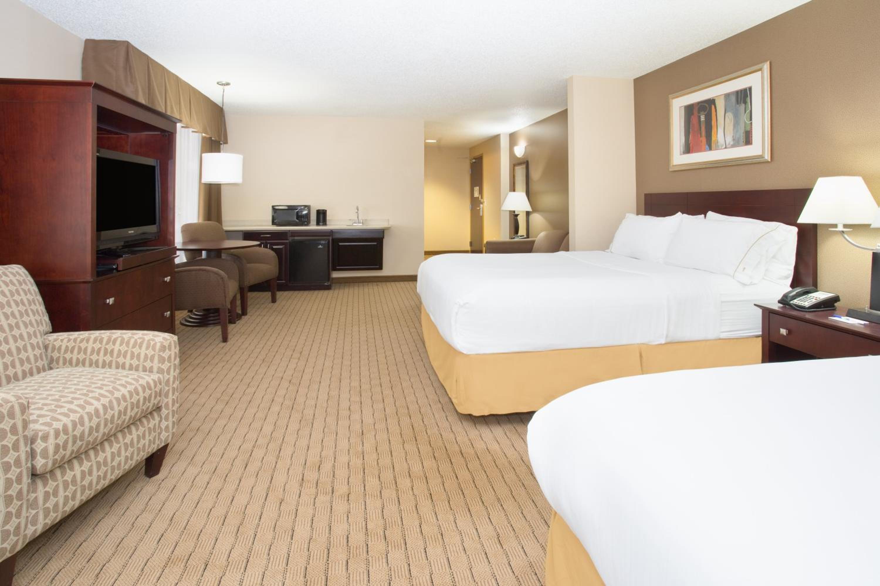 Suite with Two Queen Beds - Photo 2