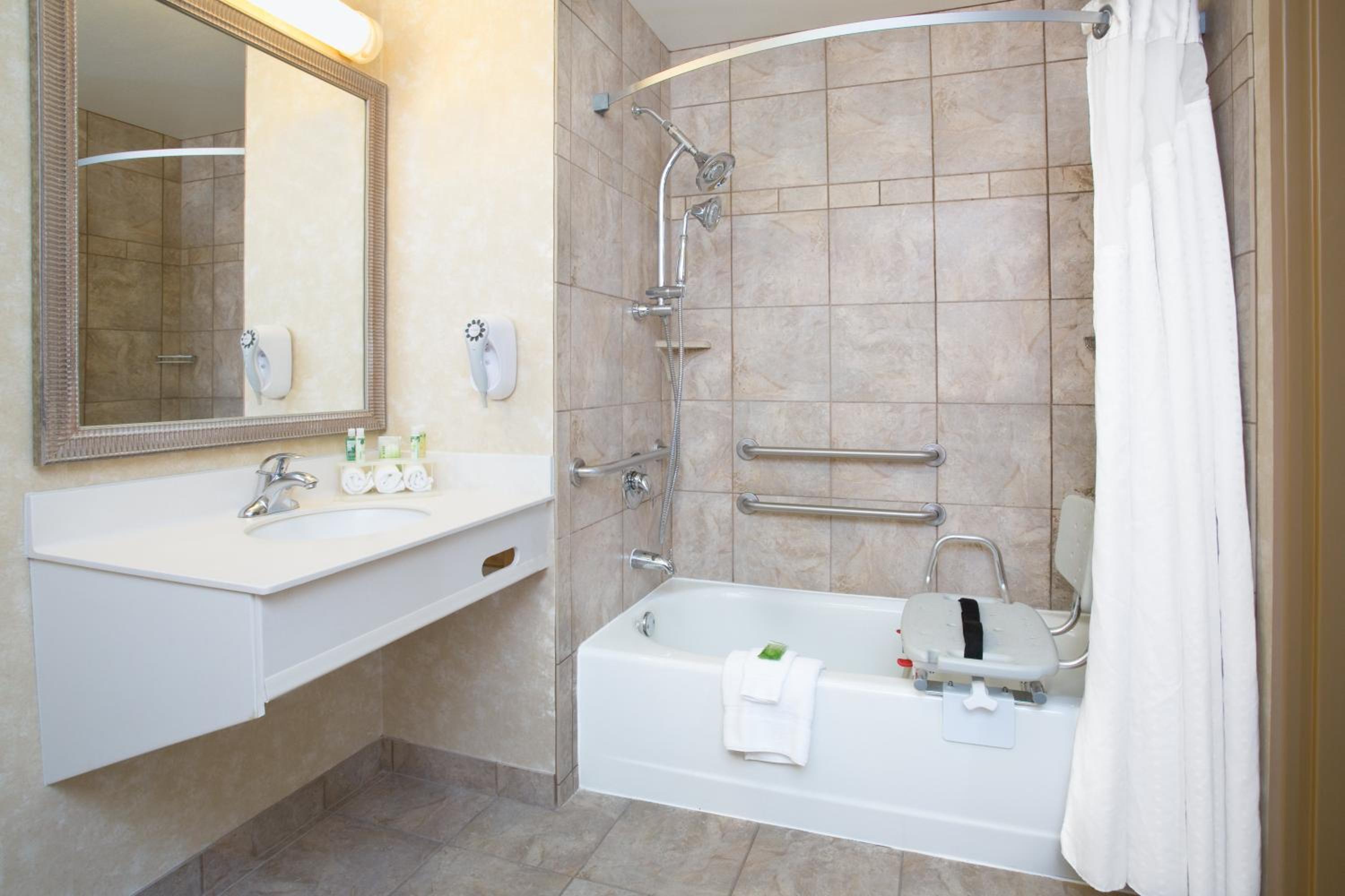 King Room - Hearing Accessible/Non-Smoking  - Photo 2