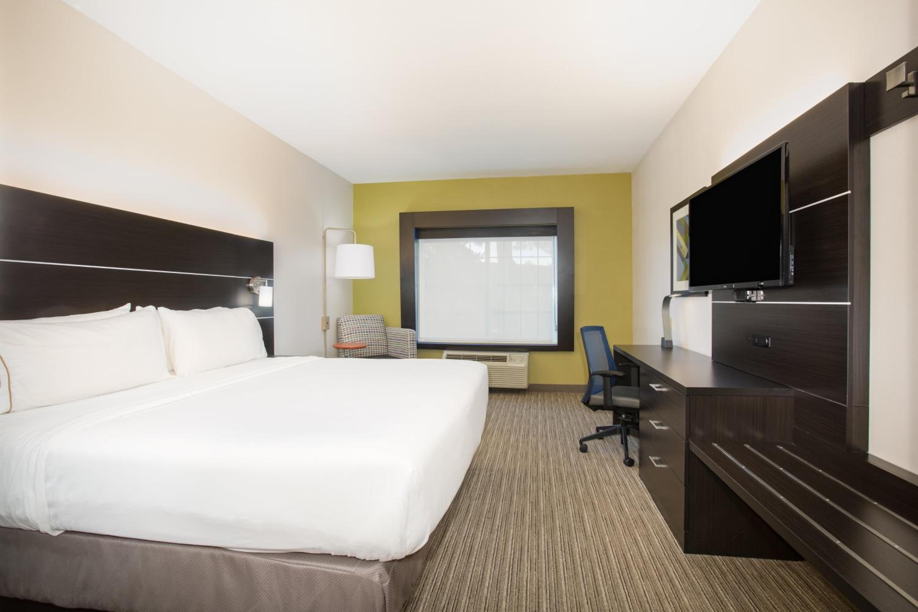 Standard King Room - Photo 1