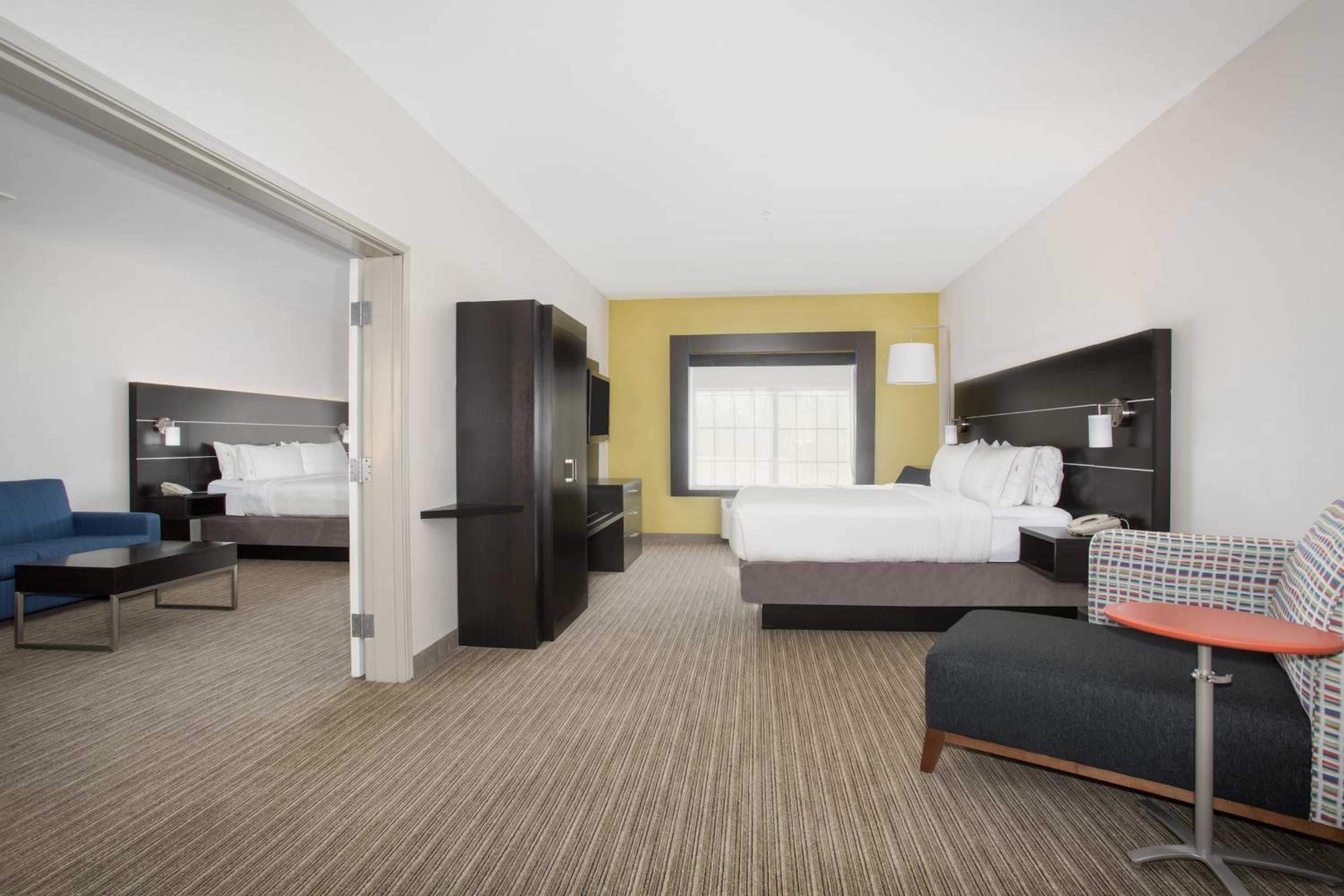 One-Bedroom King Suite - Photo 2