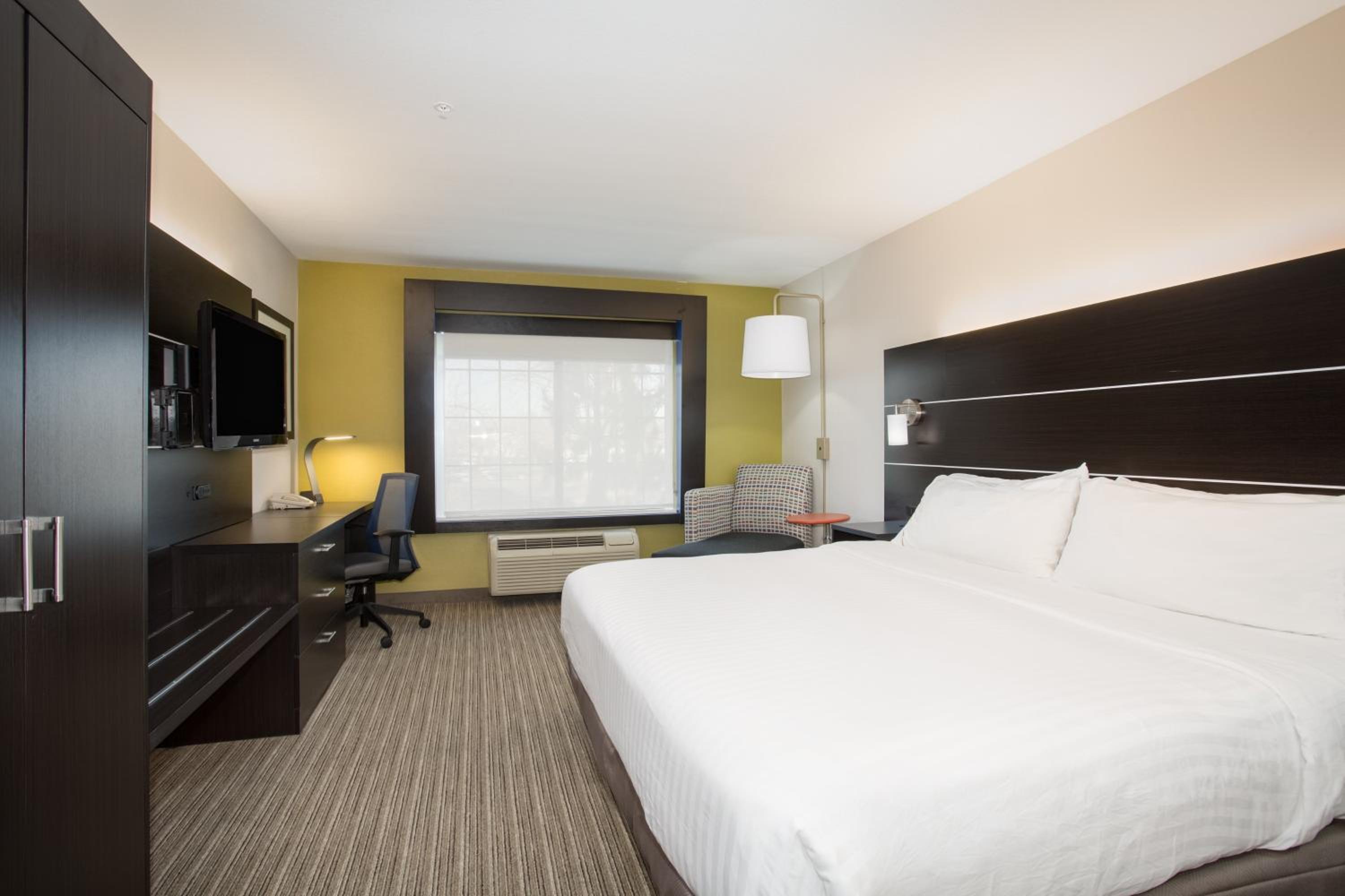 Standard King Room with Accessible Tub - Mobility Access - Photo 1