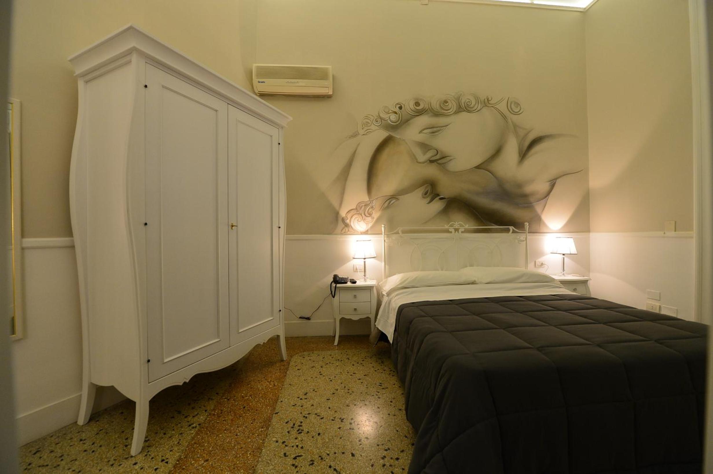 Deluxe Suite - Photo 8