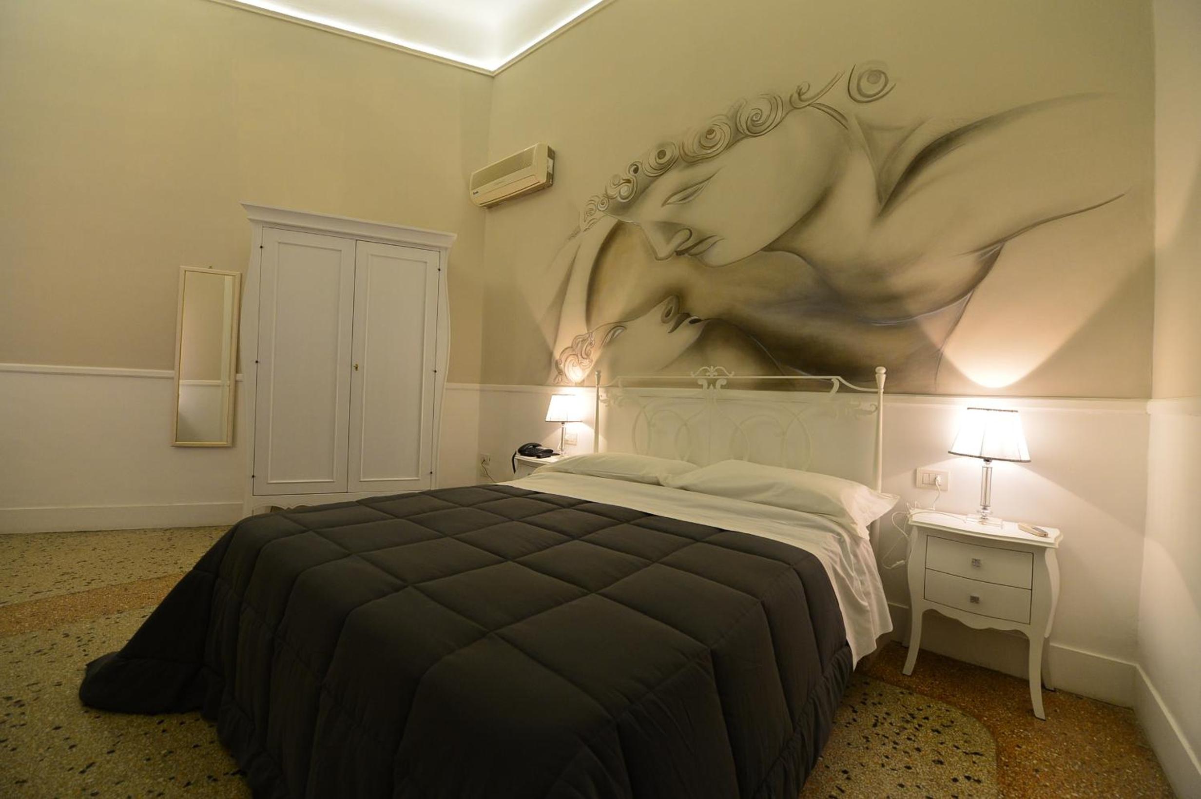 Deluxe Suite - Photo 1