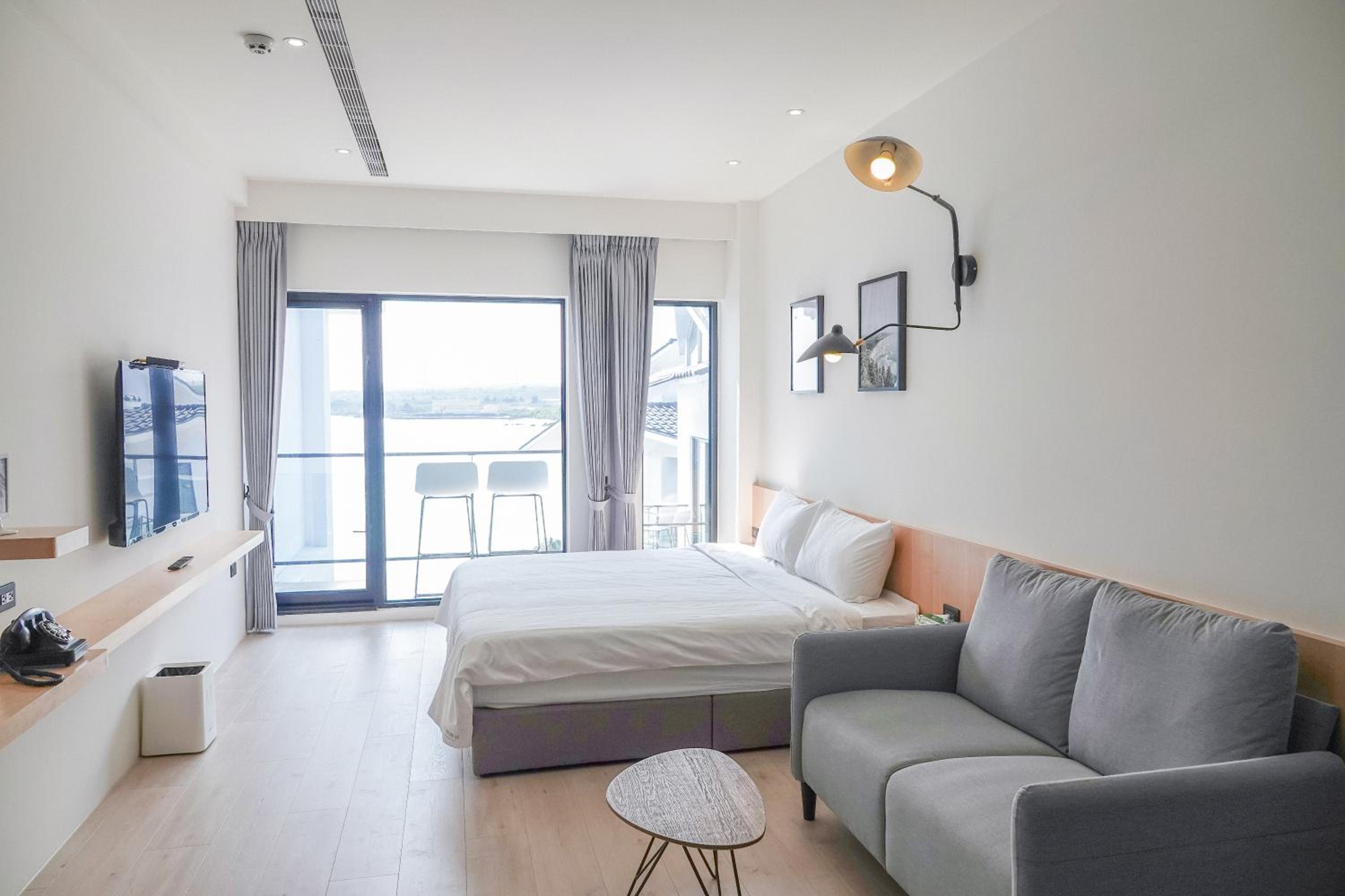 Double Room with Balcony - Photo 6
