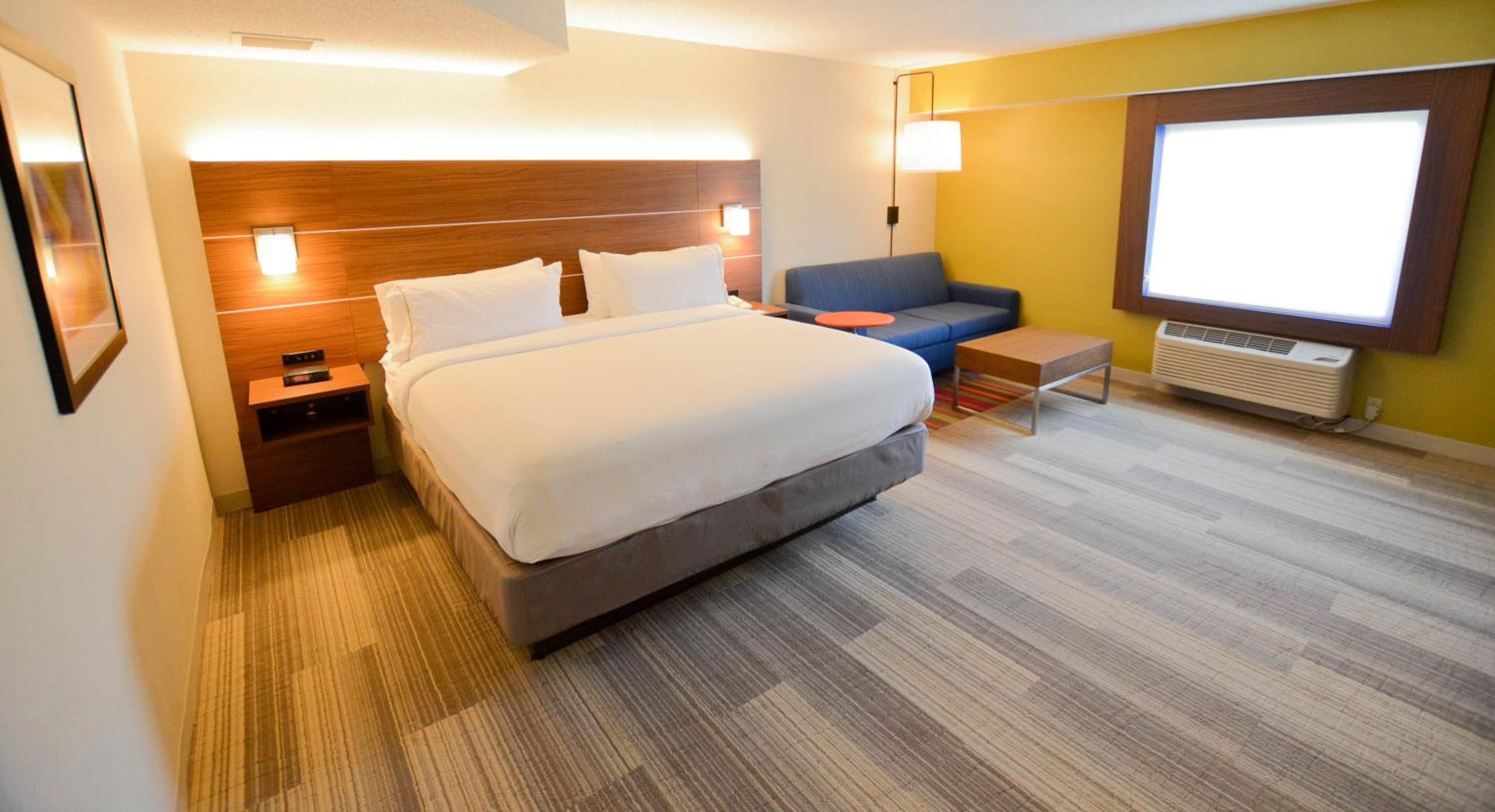 King Suite with Sofa Bed - Photo 5