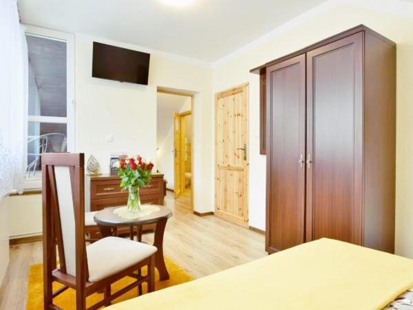 Family Room with Bathroom photo 2