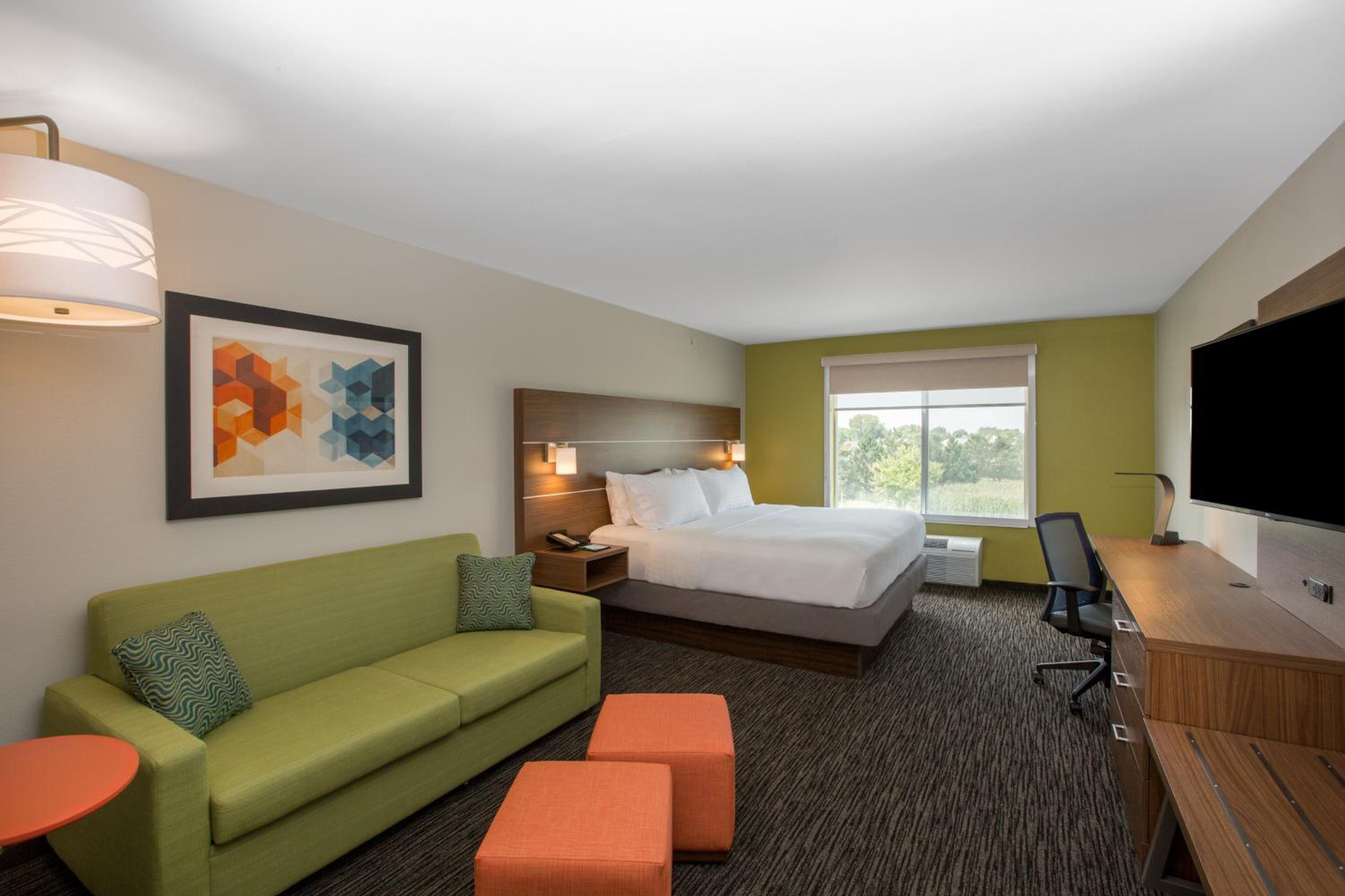 Standard King Room with Sofa Bed - Photo 1