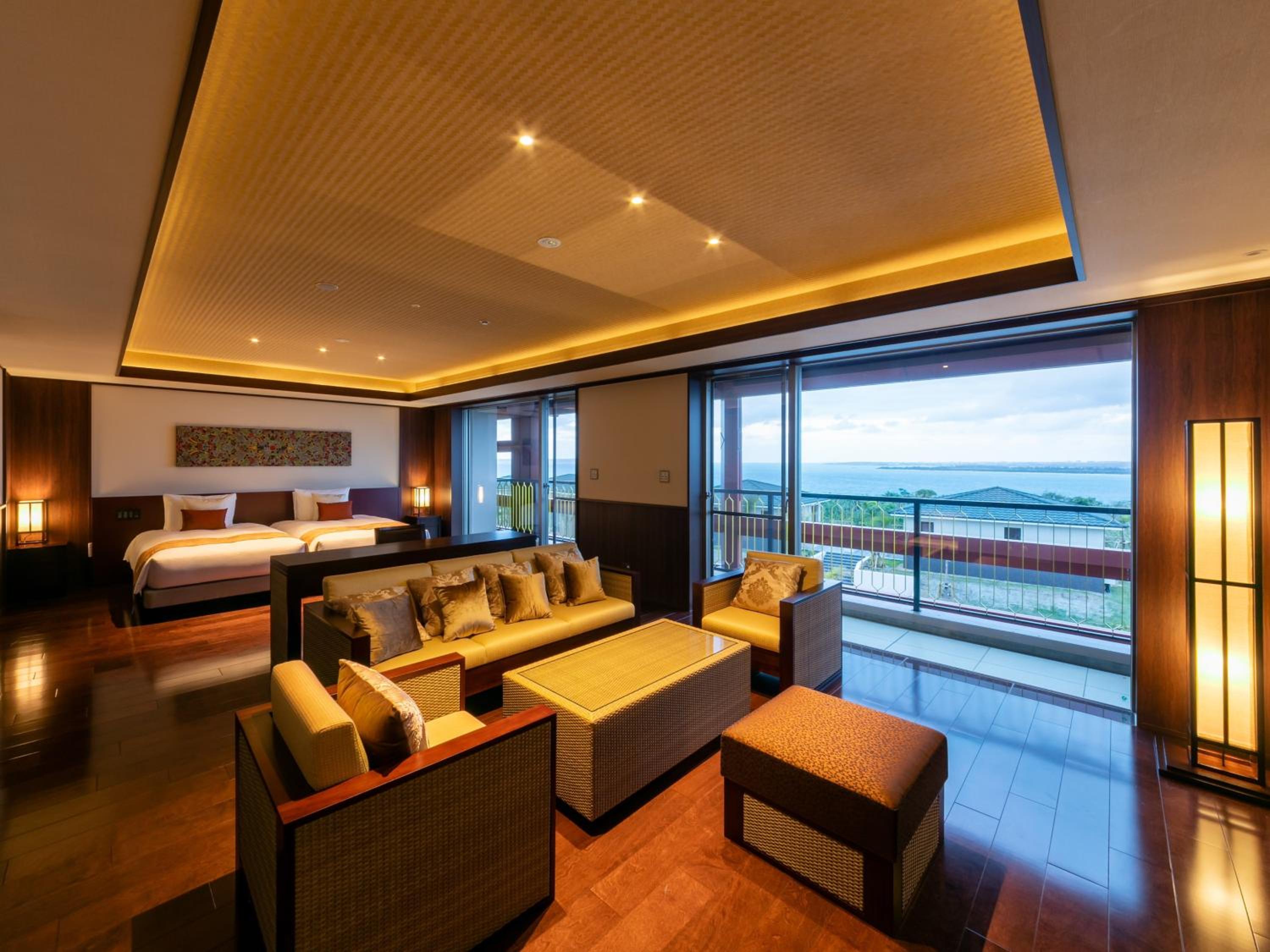 Family Suite with Balcony - Photo 8