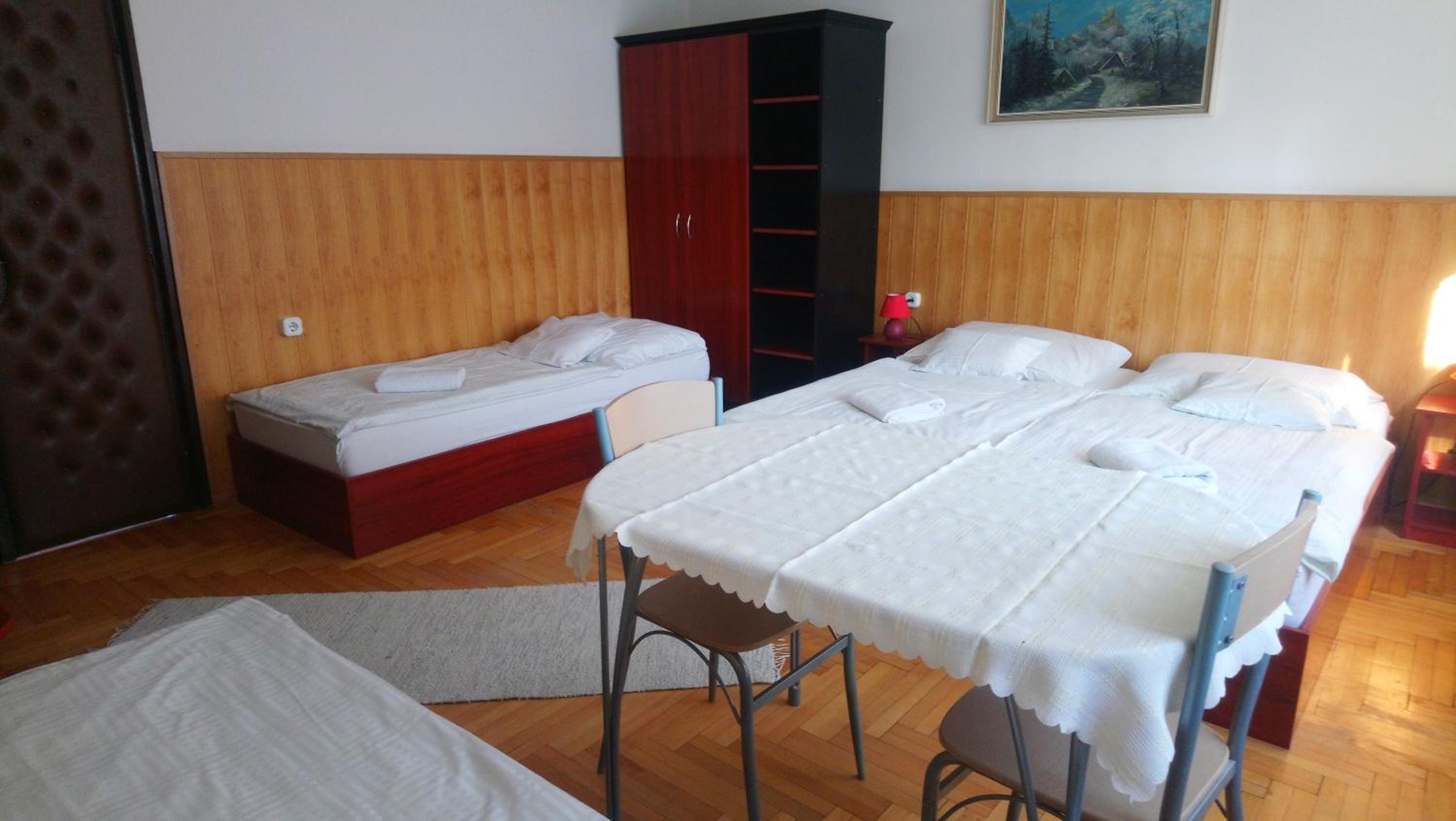 Quadruple Room - Photo 1