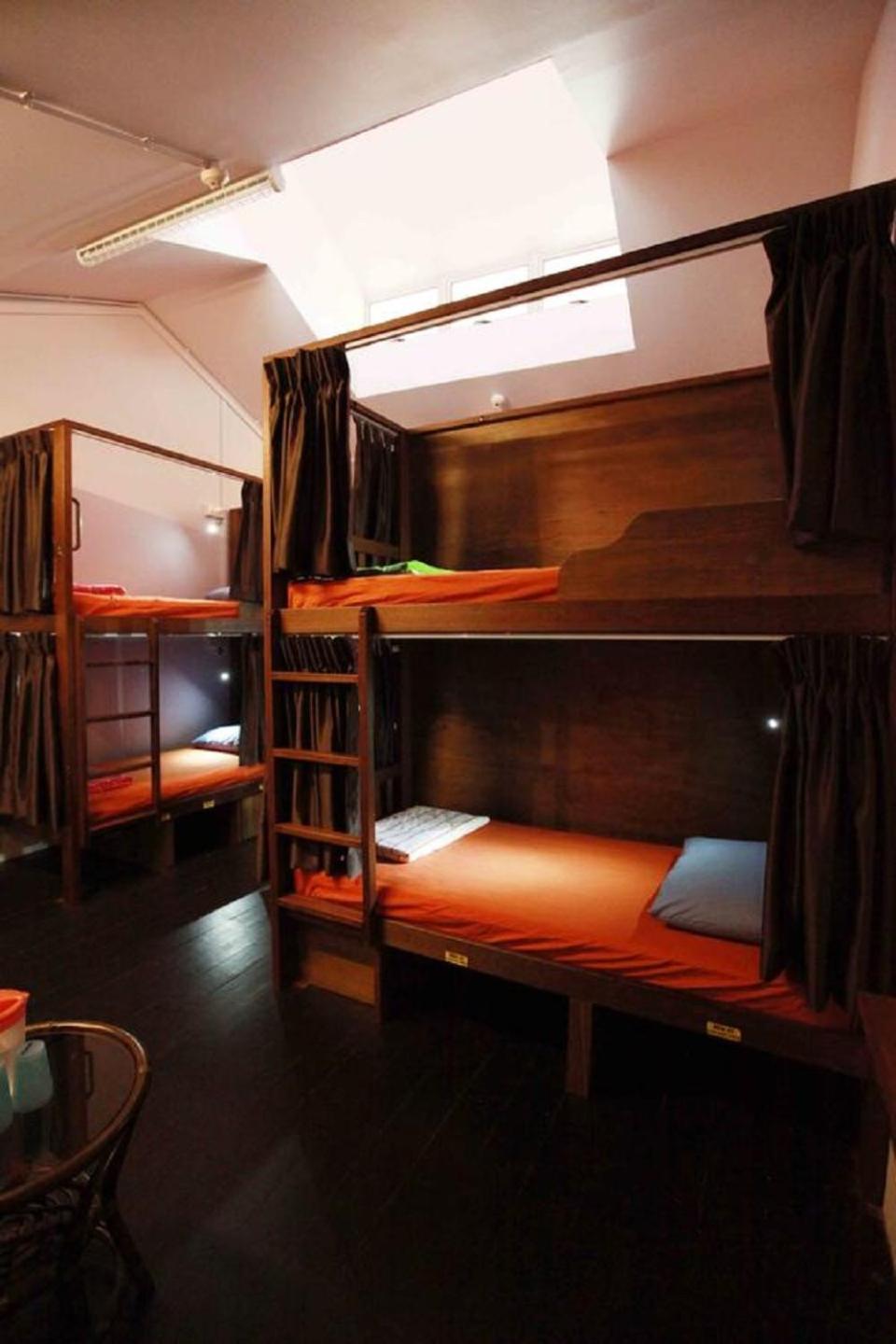 Bed in 8-Bed Dormitory (Mixed, No Windows) photo 3
