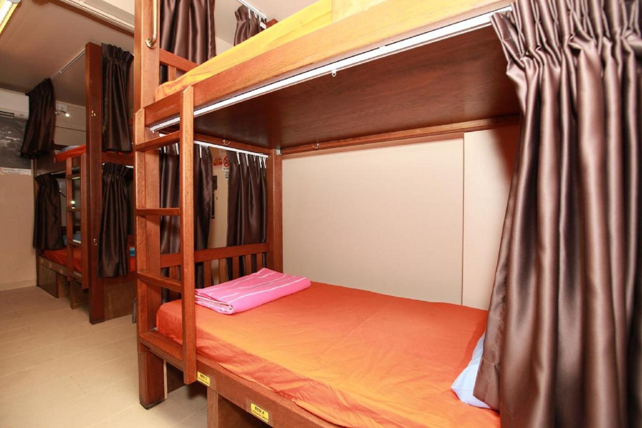 6-Bed Mixed Dormitory Room photo 1