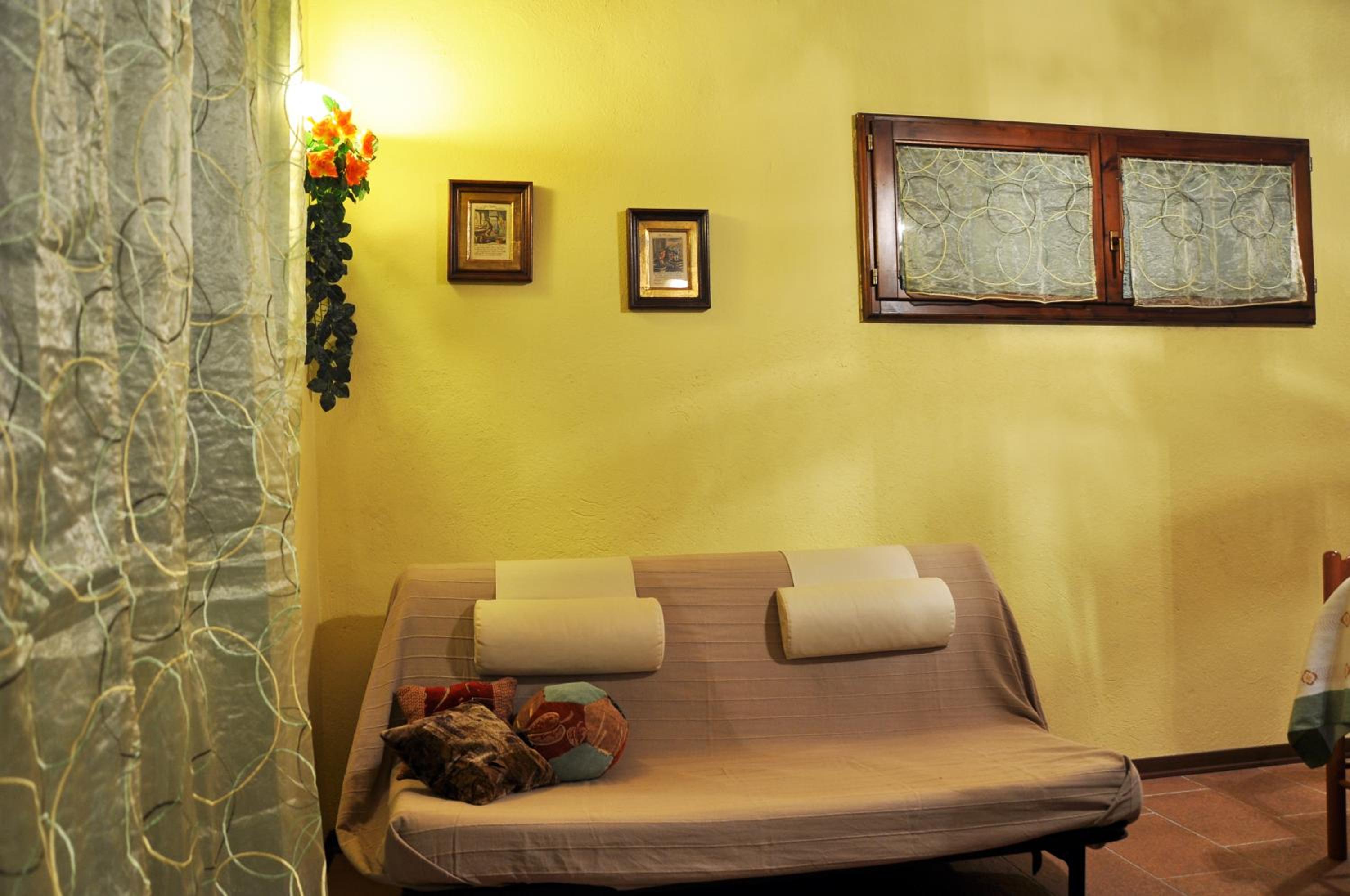 One-Bedroom House photo 1