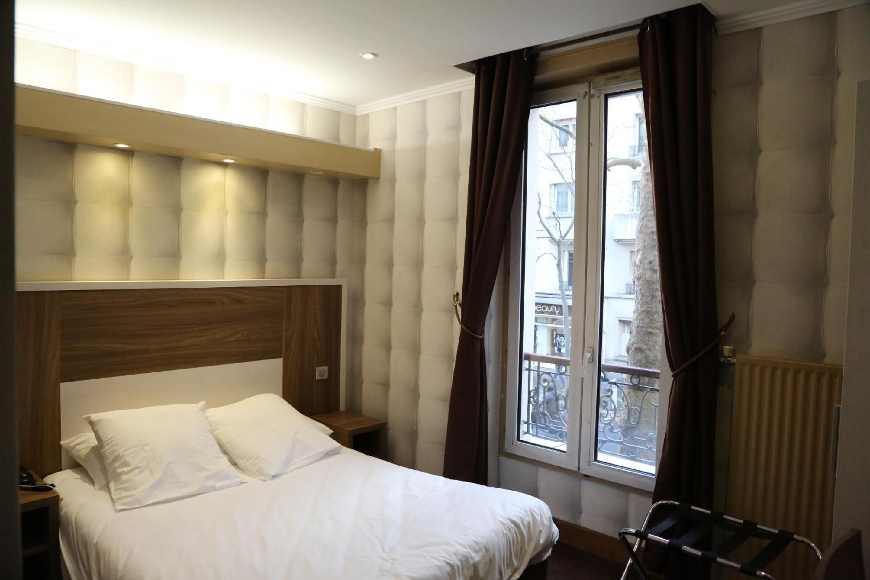 Superior Twin Room with Shower or bath photo 2