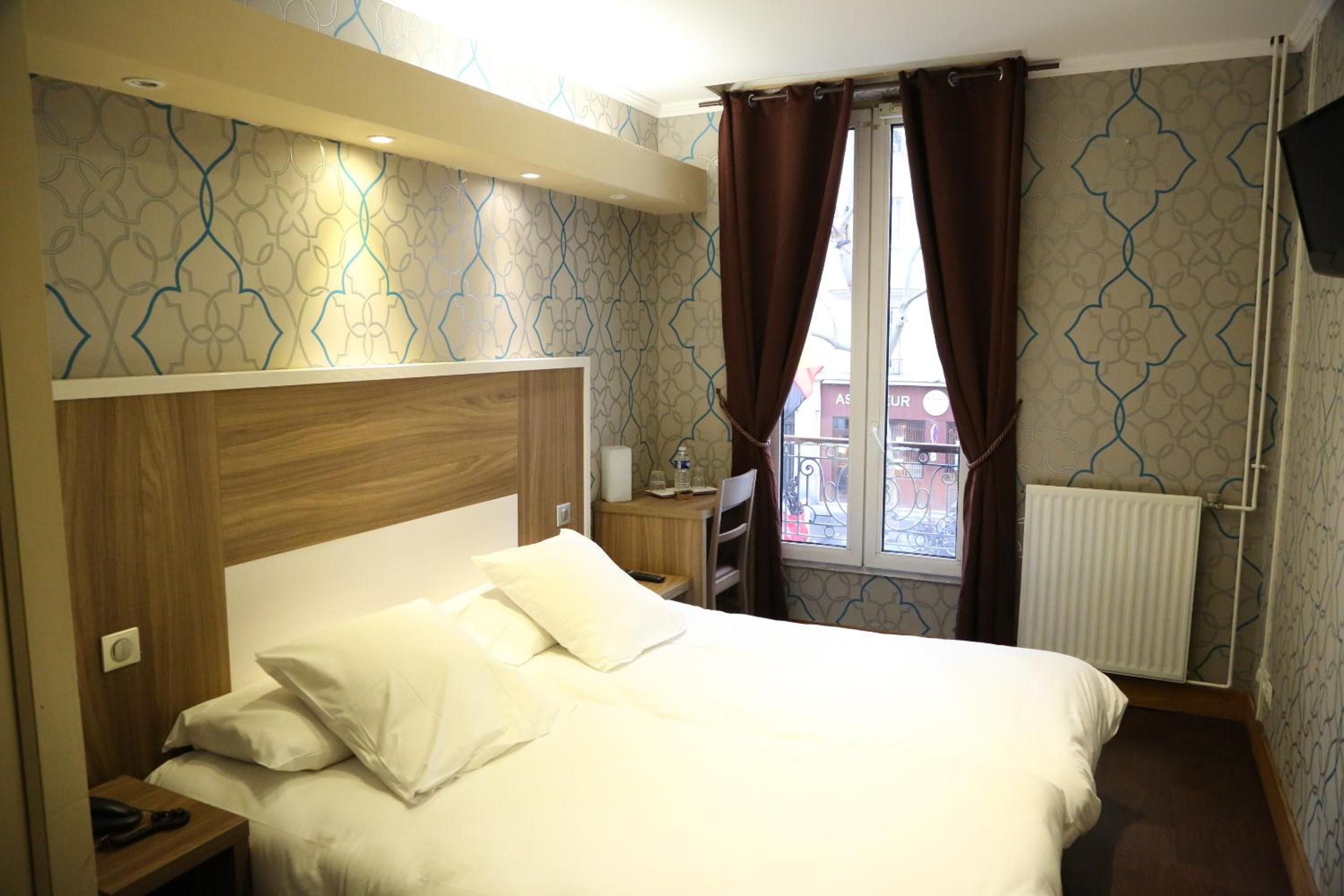 Superior Double Room with shower or bath photo 2