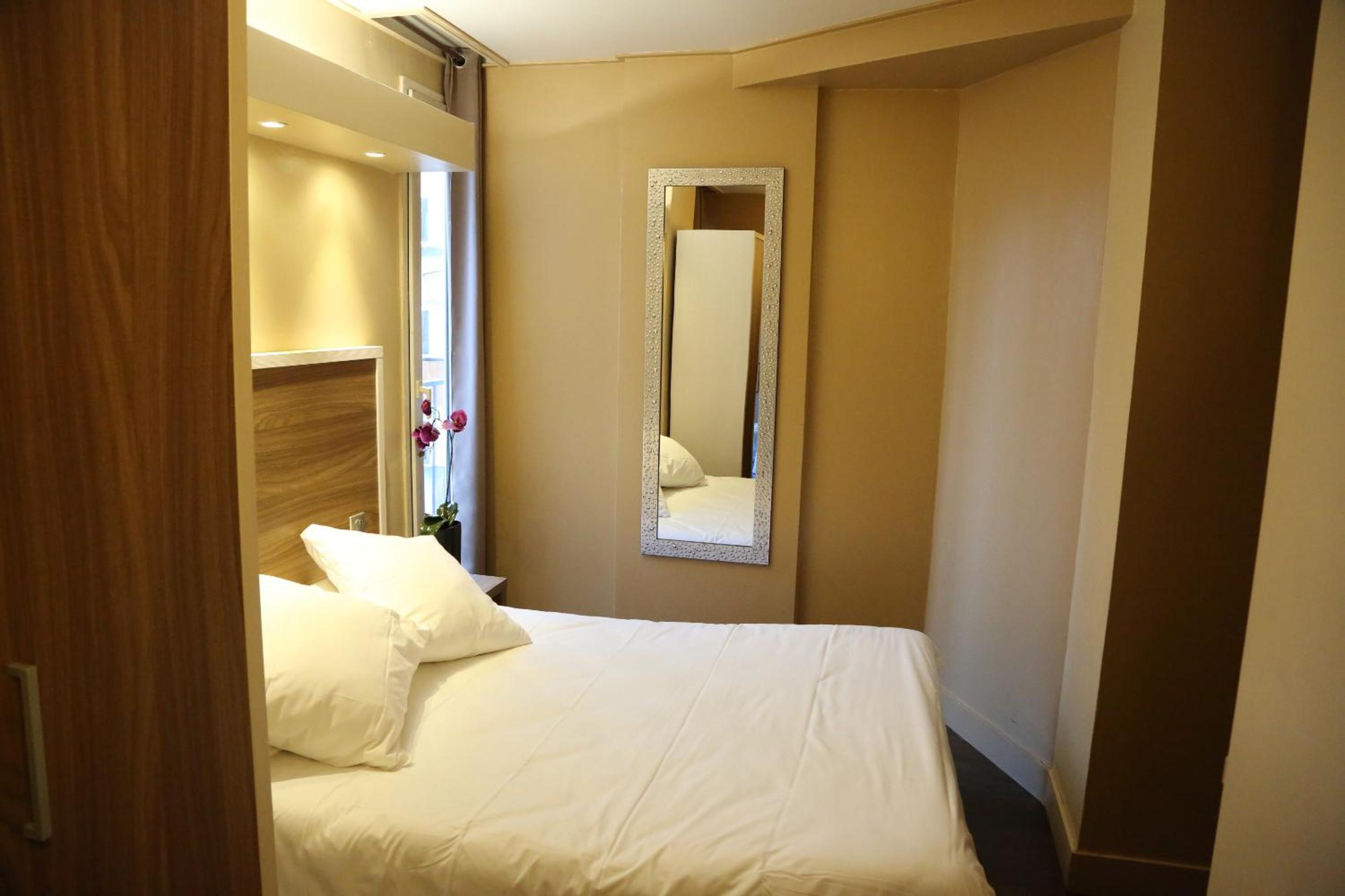 Basic Double Room with Shower photo 3