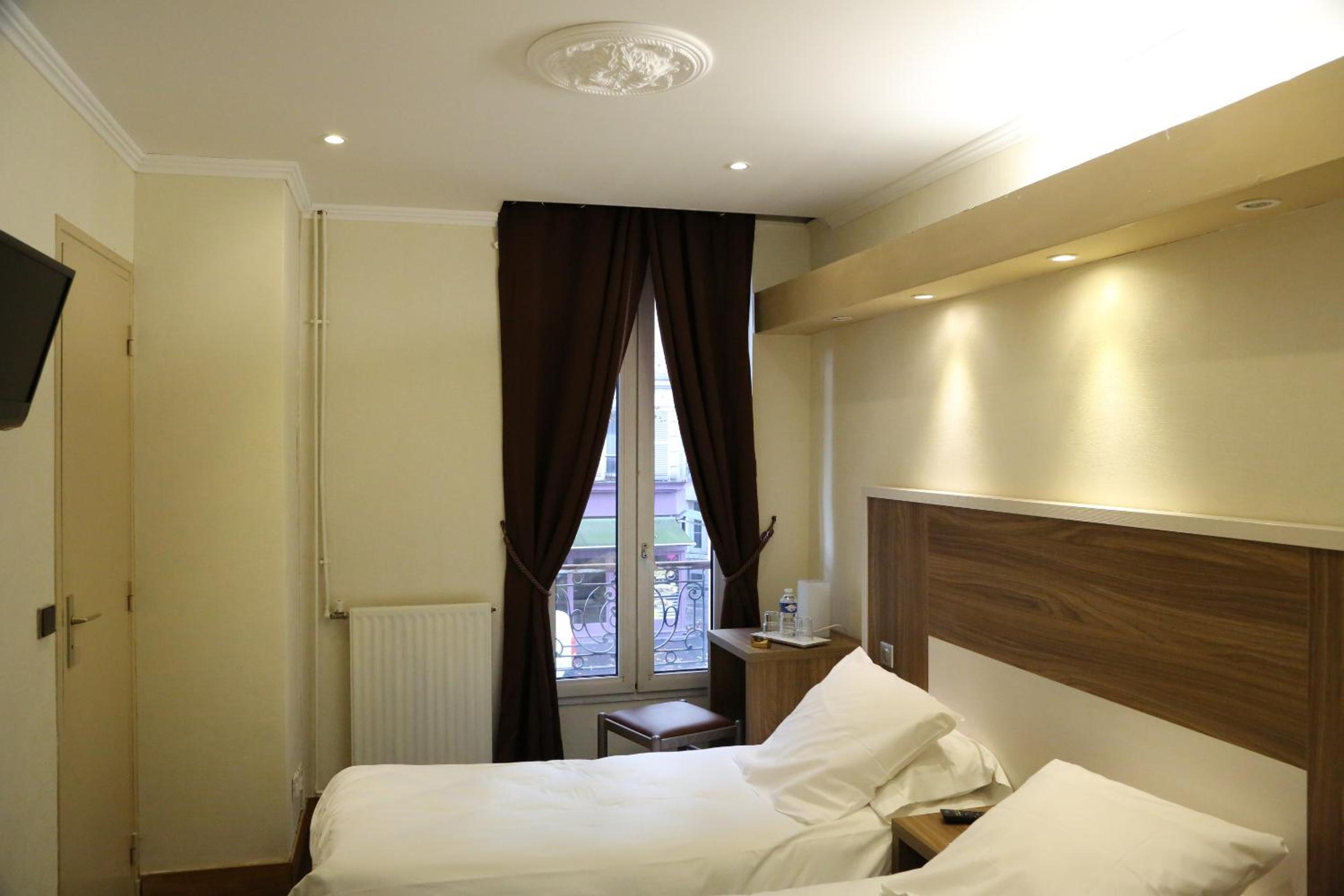 Superior Twin Room with Shower or bath photo 3