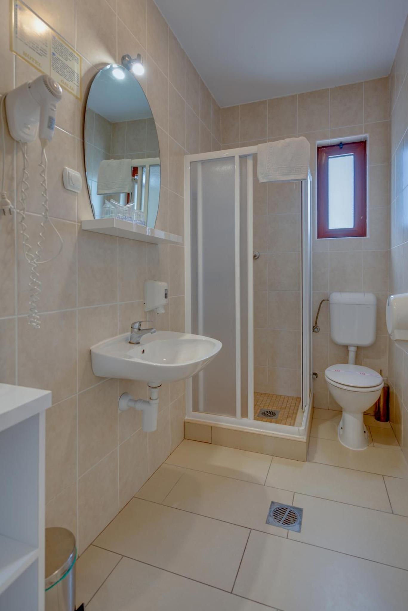 Double or Twin Room with Side Sea View - Photo 4