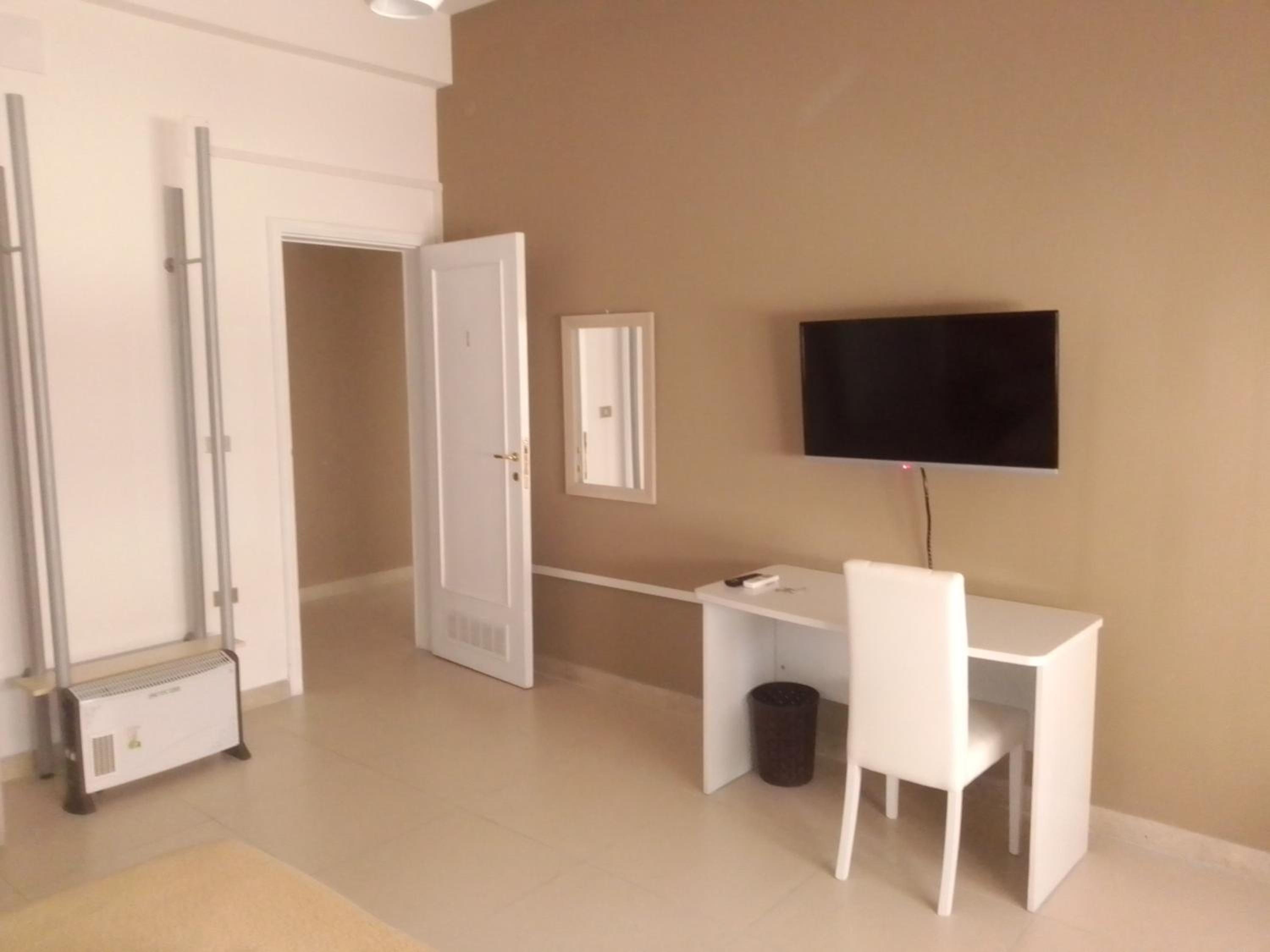 Deluxe Room - Photo 3