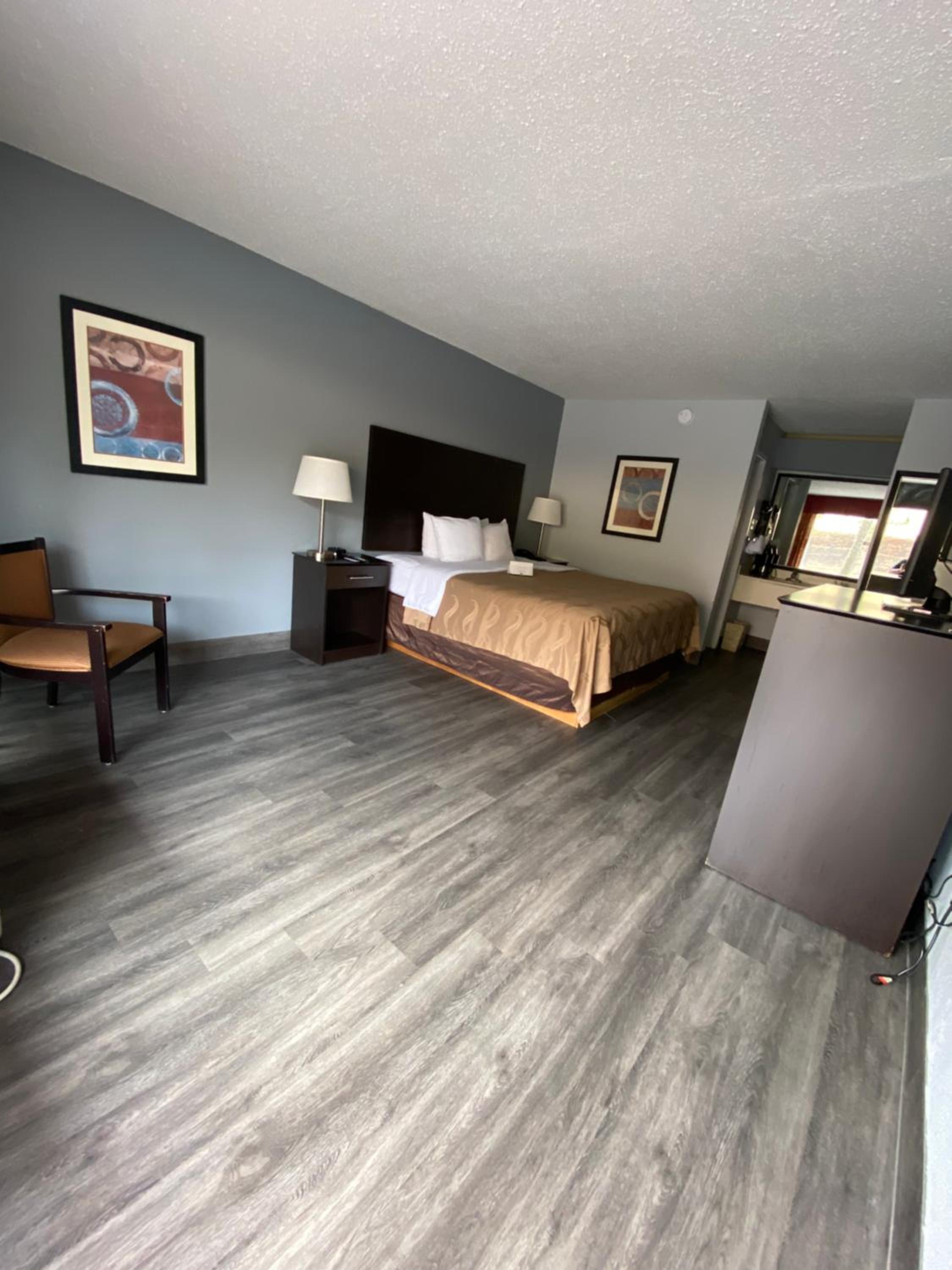 Quality Inn & Suites Gulf Breeze Bayside near Pensacola Beach, Zdjęcie 3