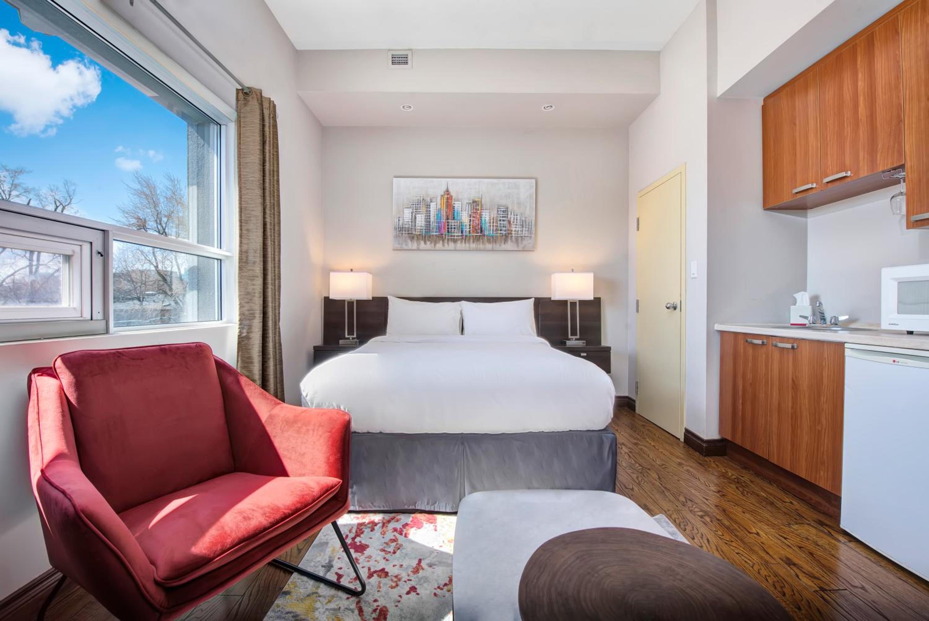 Deluxe Suite - Photo 3