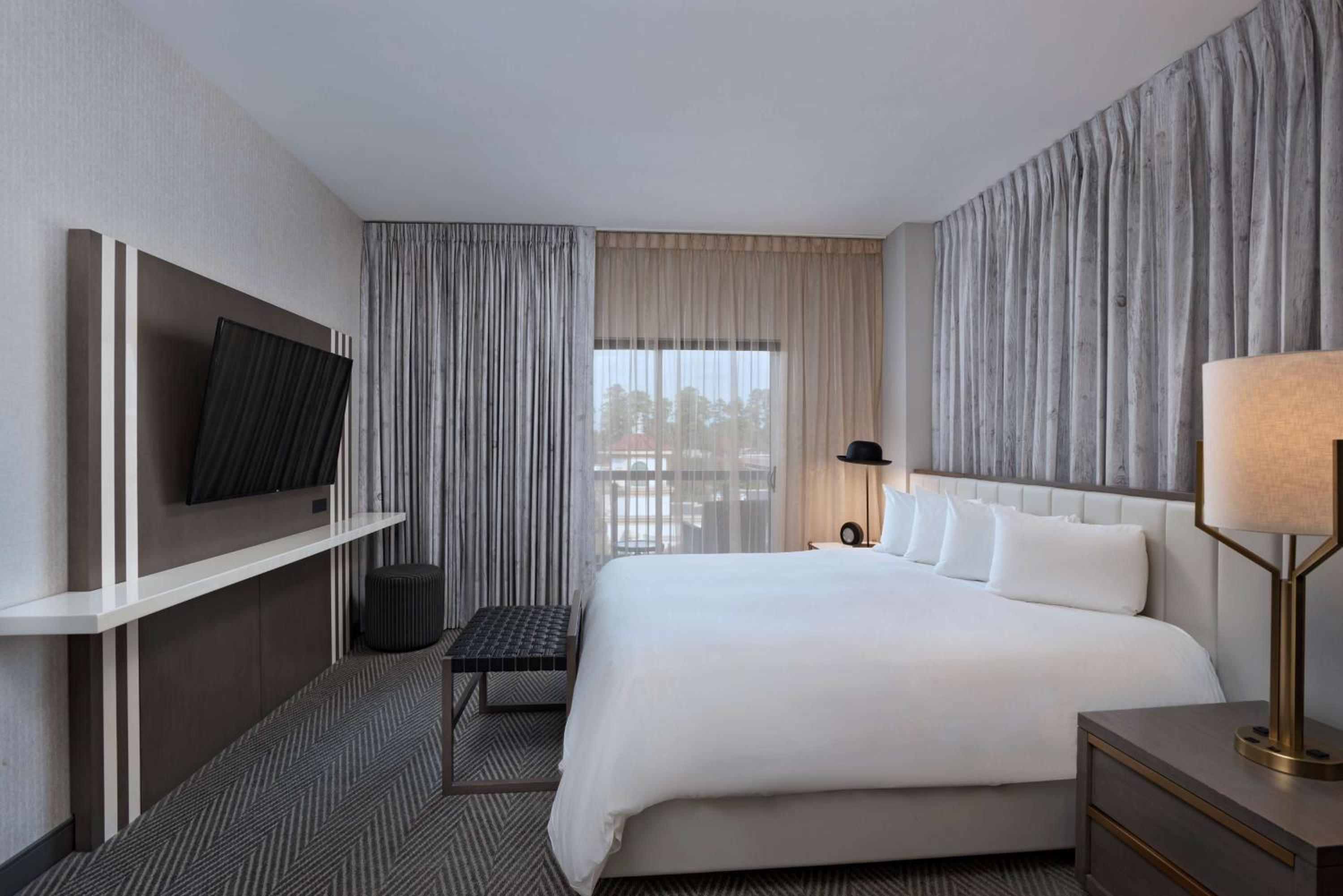 1 King Bed - Photo 5