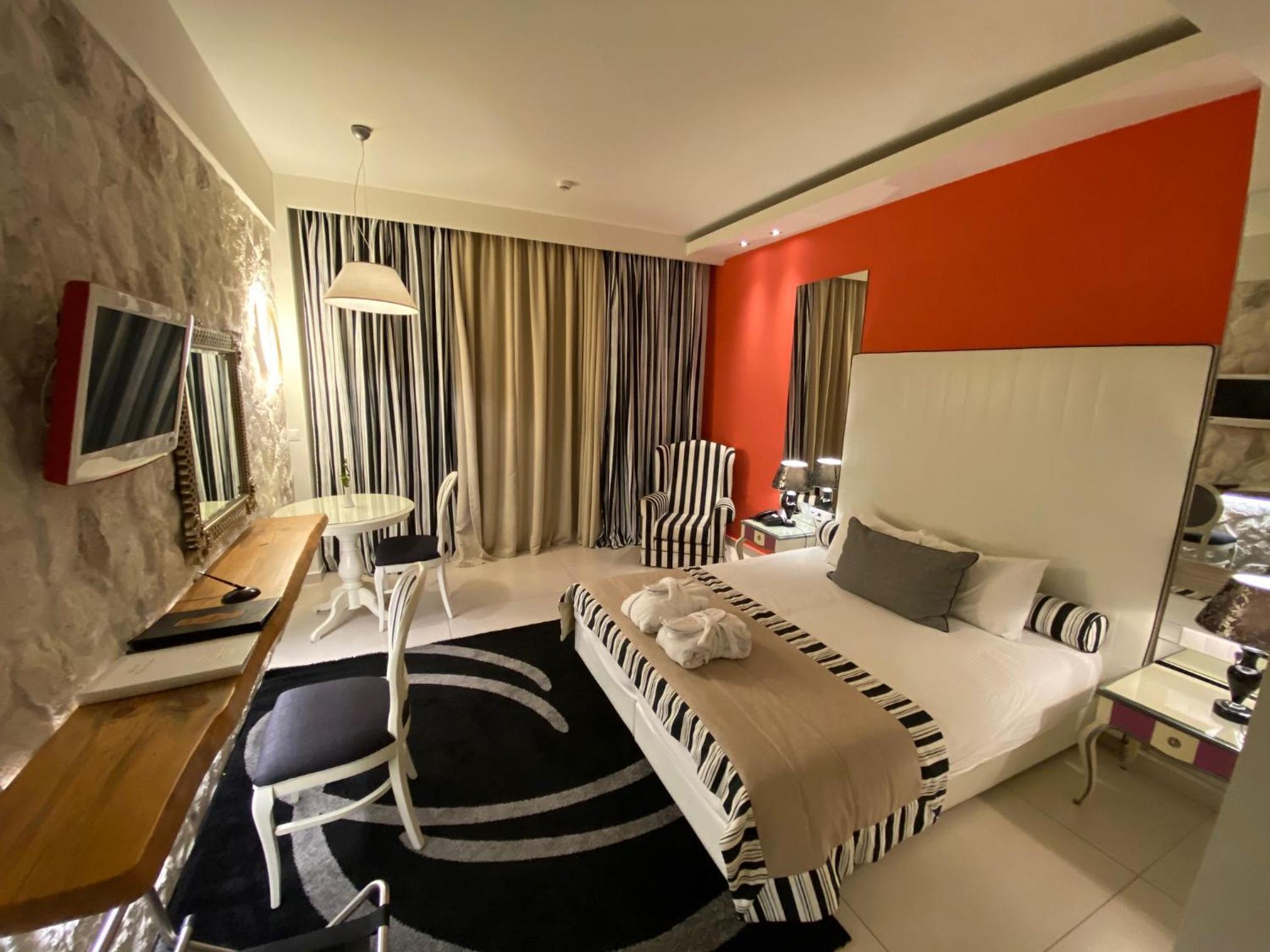 Family Room - Photo 3