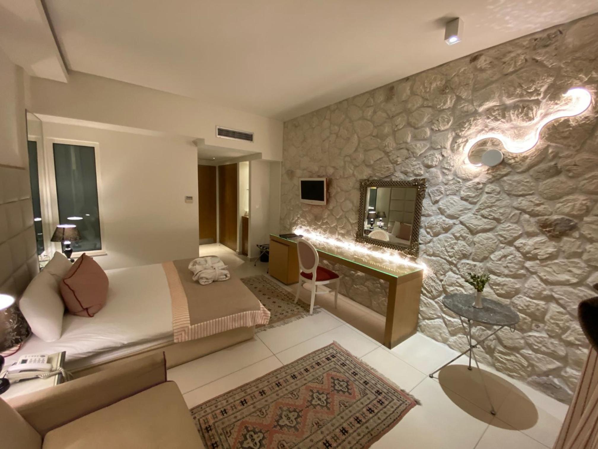 Family Room - Photo 1