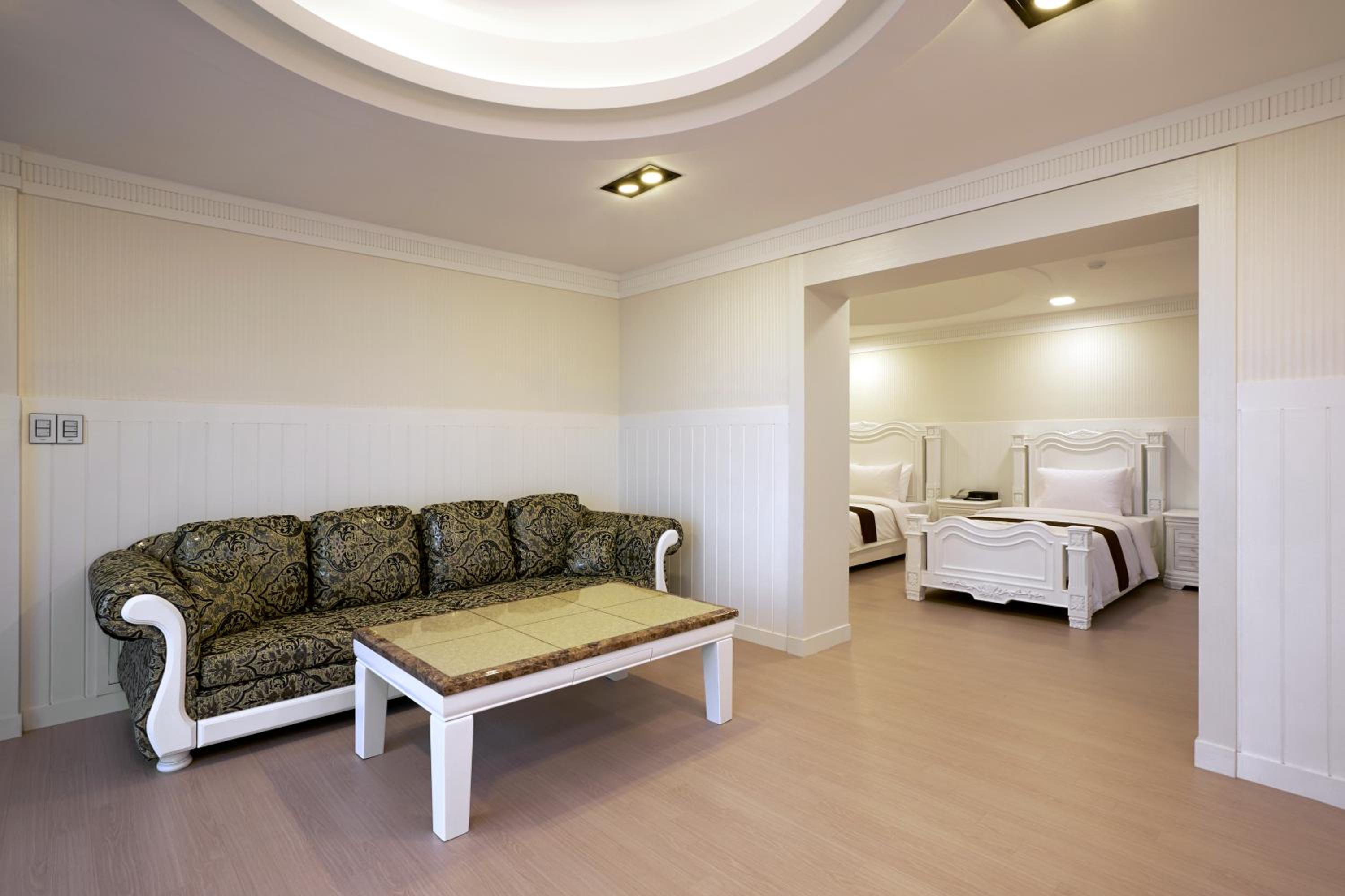Special Offer - Family Suite photo 3