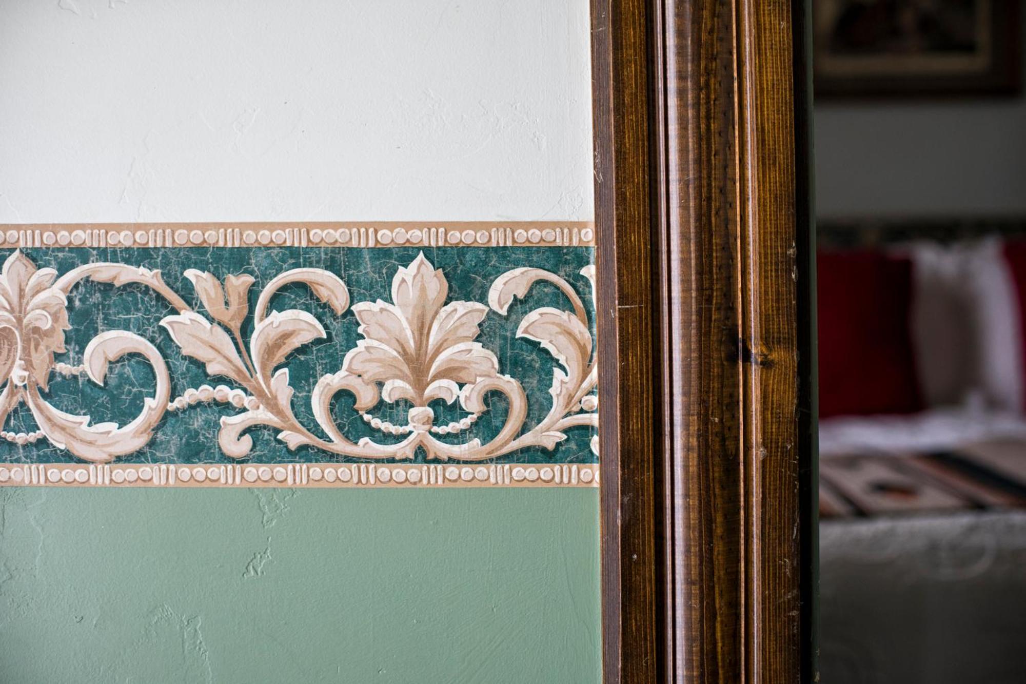 Queen Room with Two Queen Beds - Non-Smoking - Photo 6