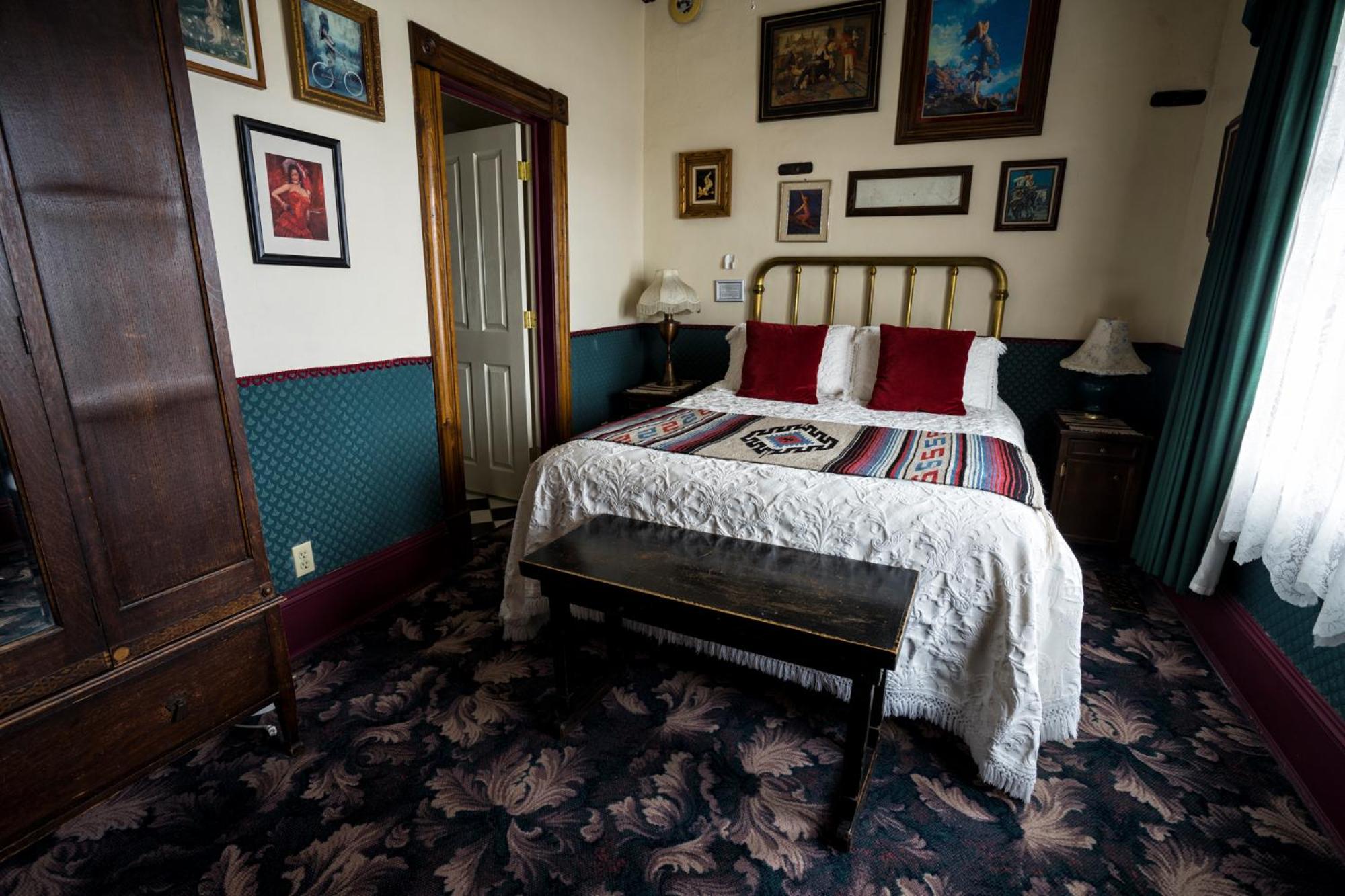 Deluxe Queen Room - Non Smoking  - Photo 1