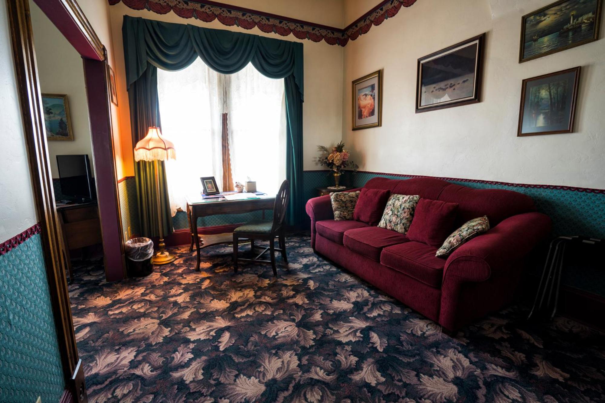 Deluxe Queen Room - Non Smoking  - Photo 5