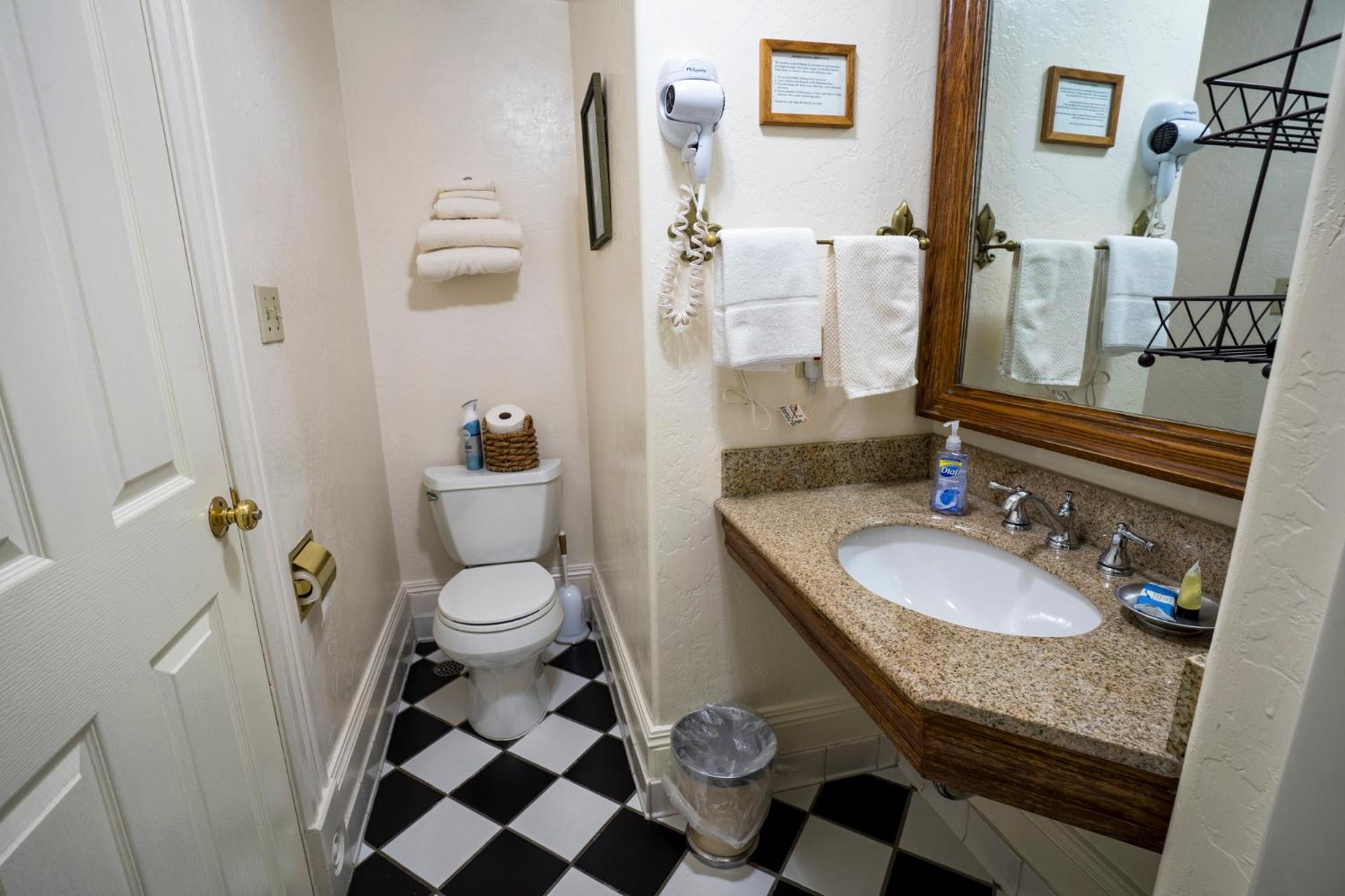 Deluxe Queen Room - Non Smoking  - Photo 4