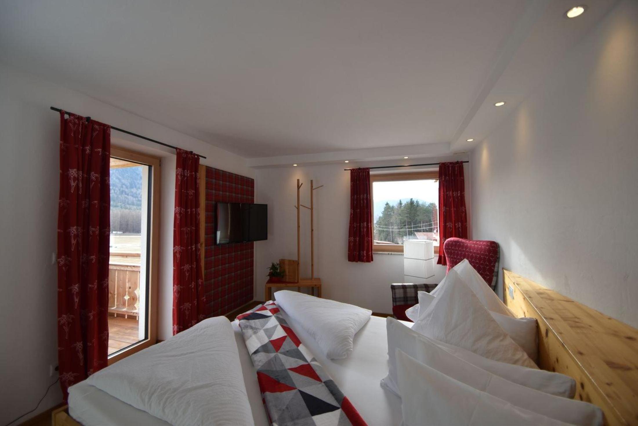 Apartment with Mountain View