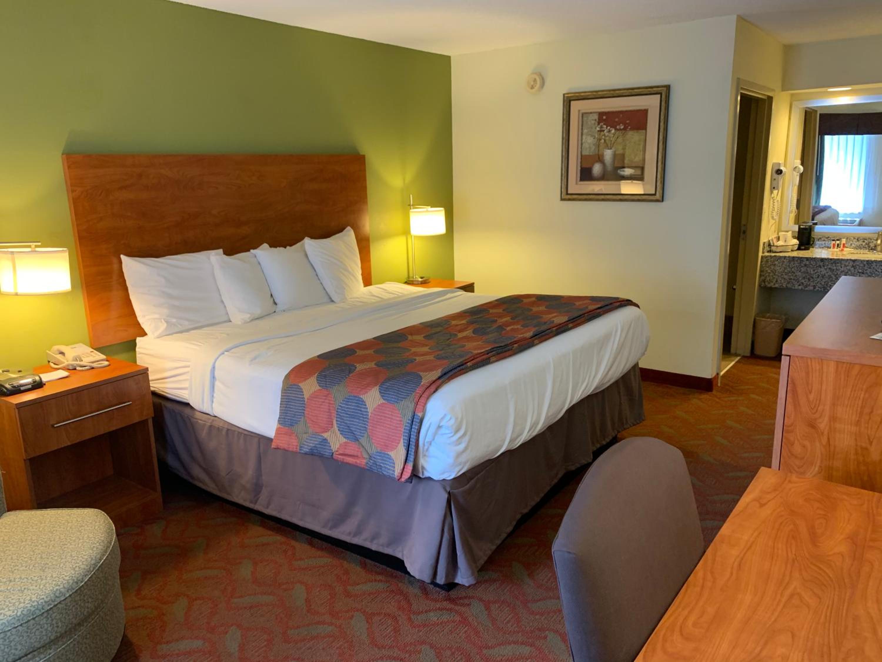 King Room - Non-Smoking - Photo 2