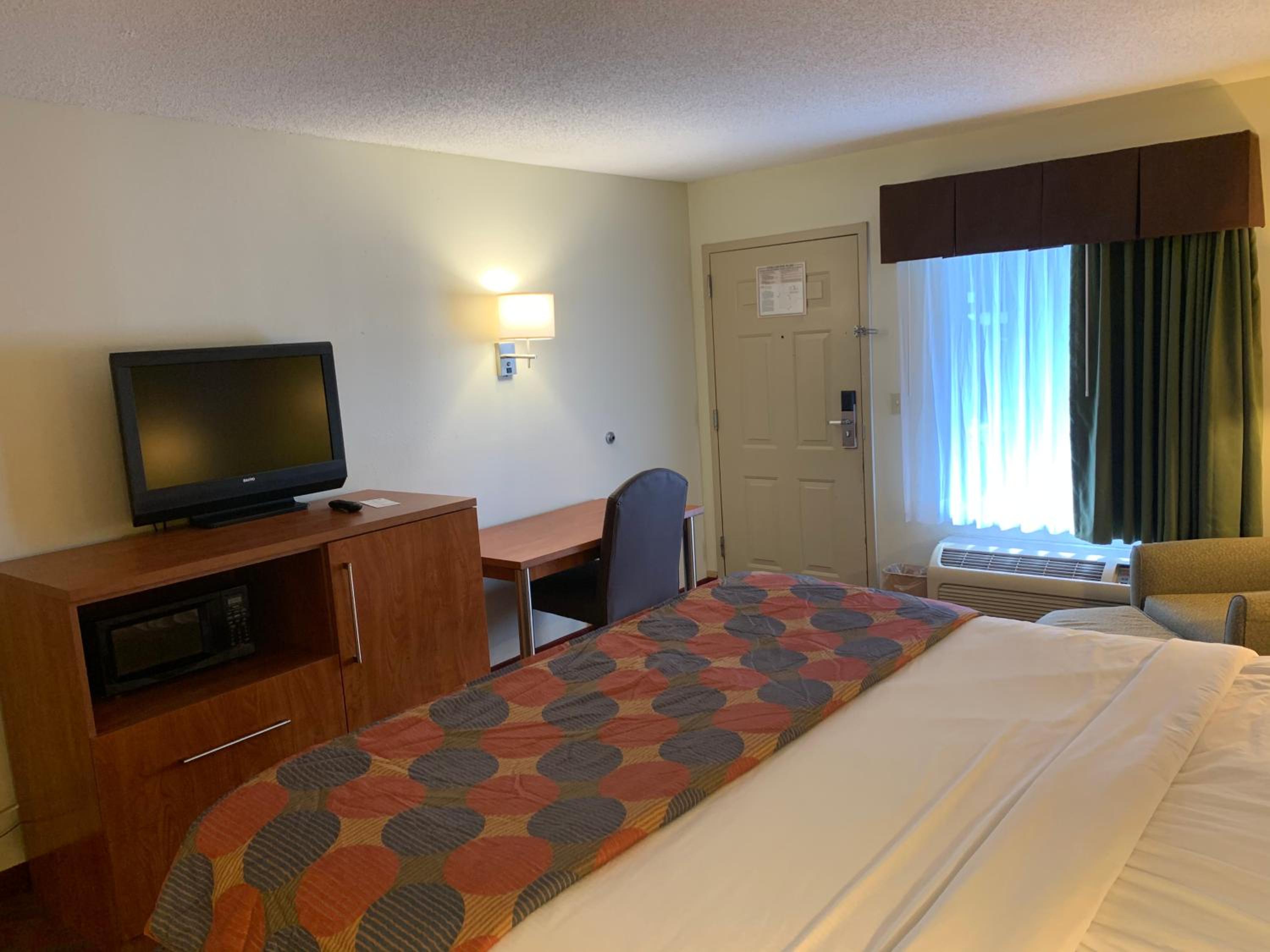 King Room - Non-Smoking - Photo 5