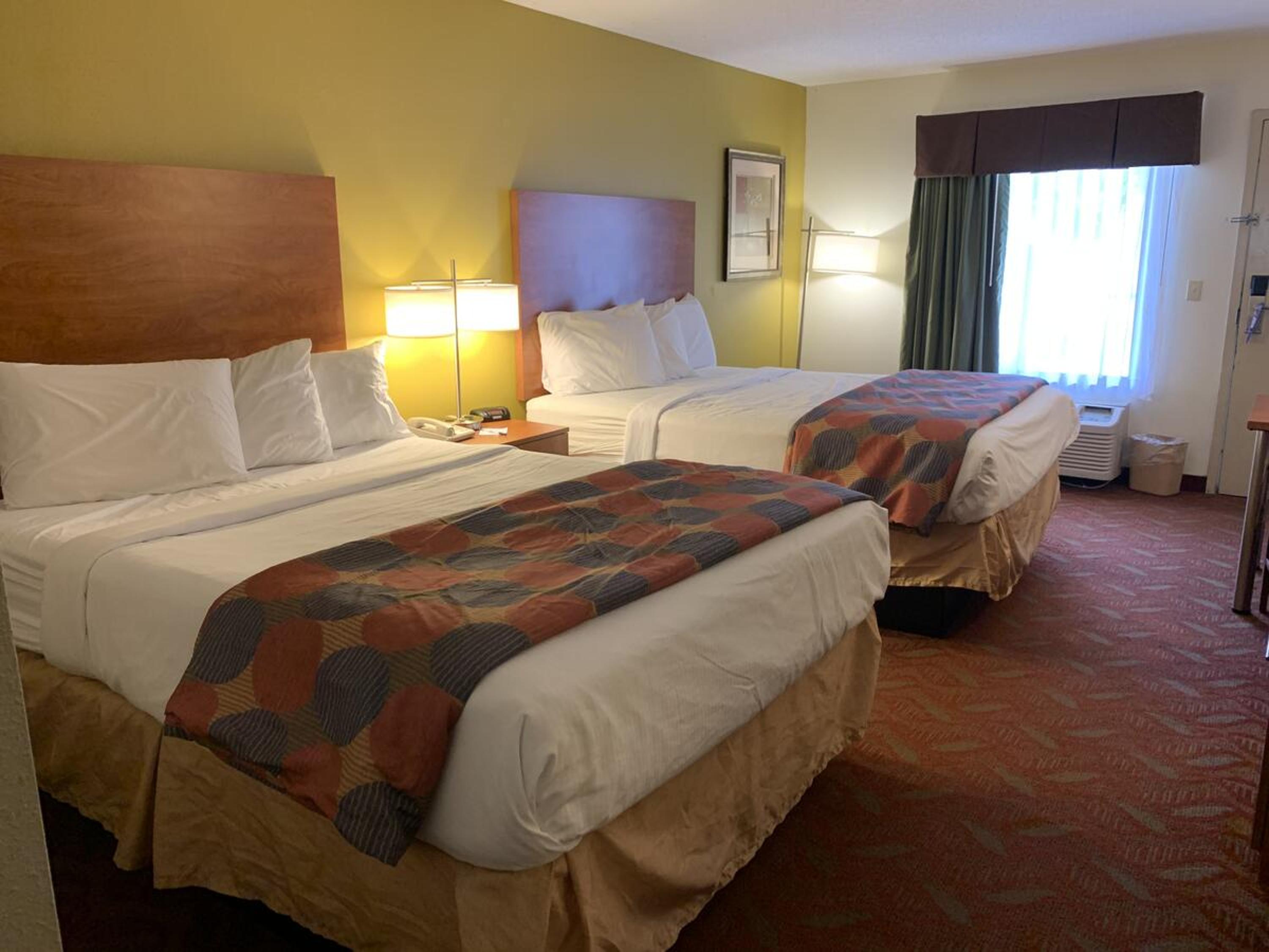 Queen Room with Two Queen Beds - Non-Smoking - Photo 1