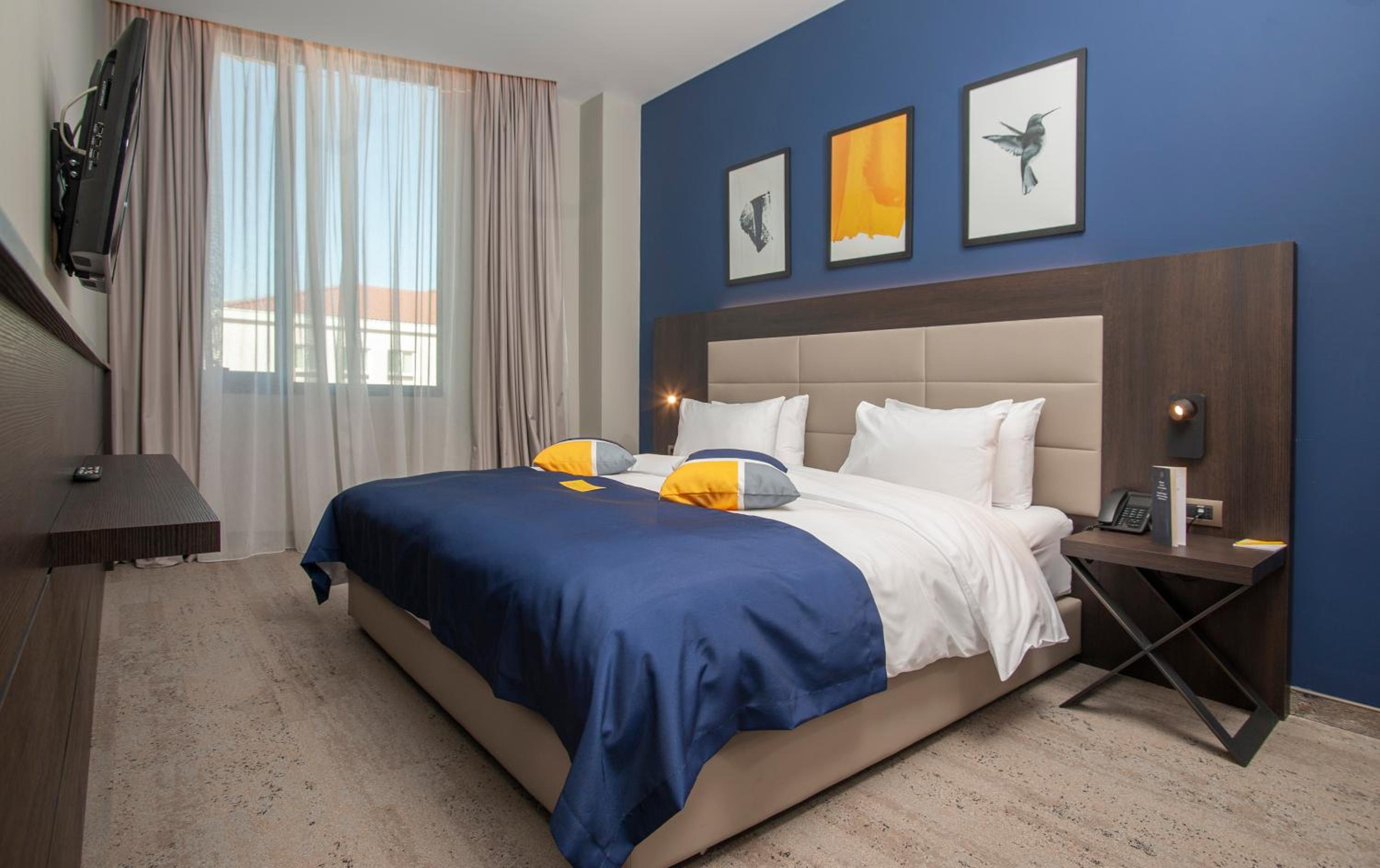 One-Bedroom King Suite photo 1