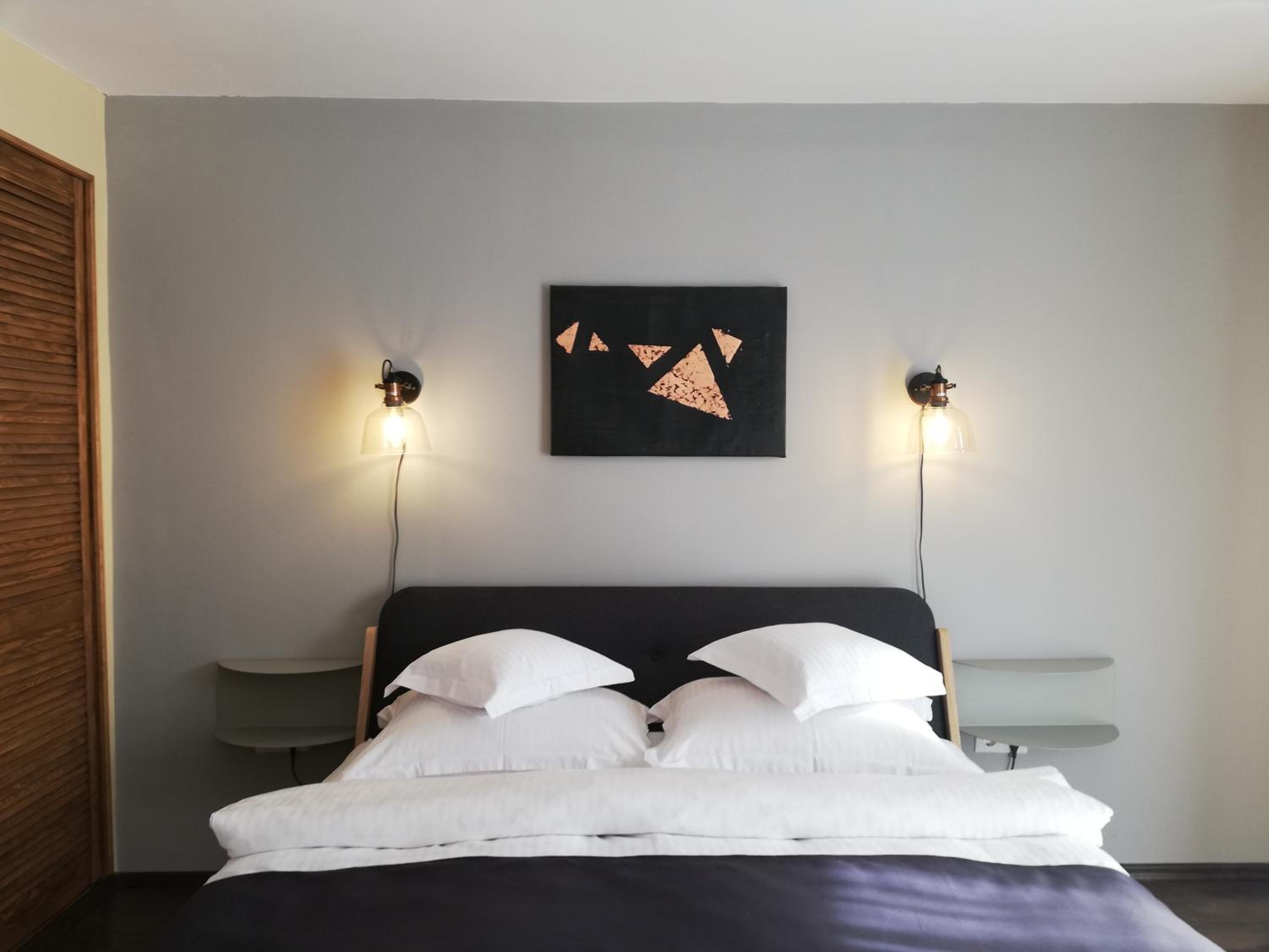 One-Bedroom Apartment - Photo 1