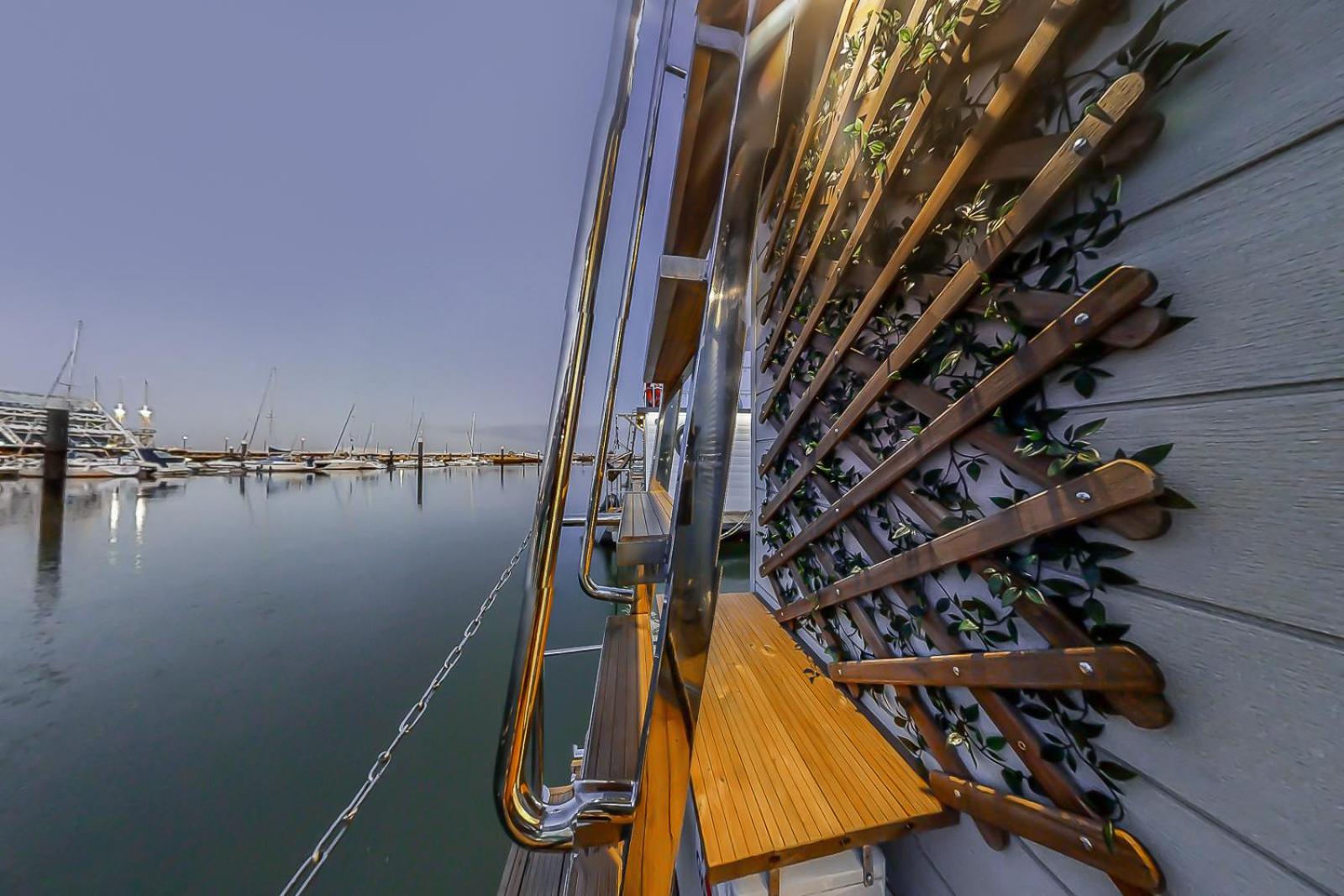 One Cabin Boat photo 2