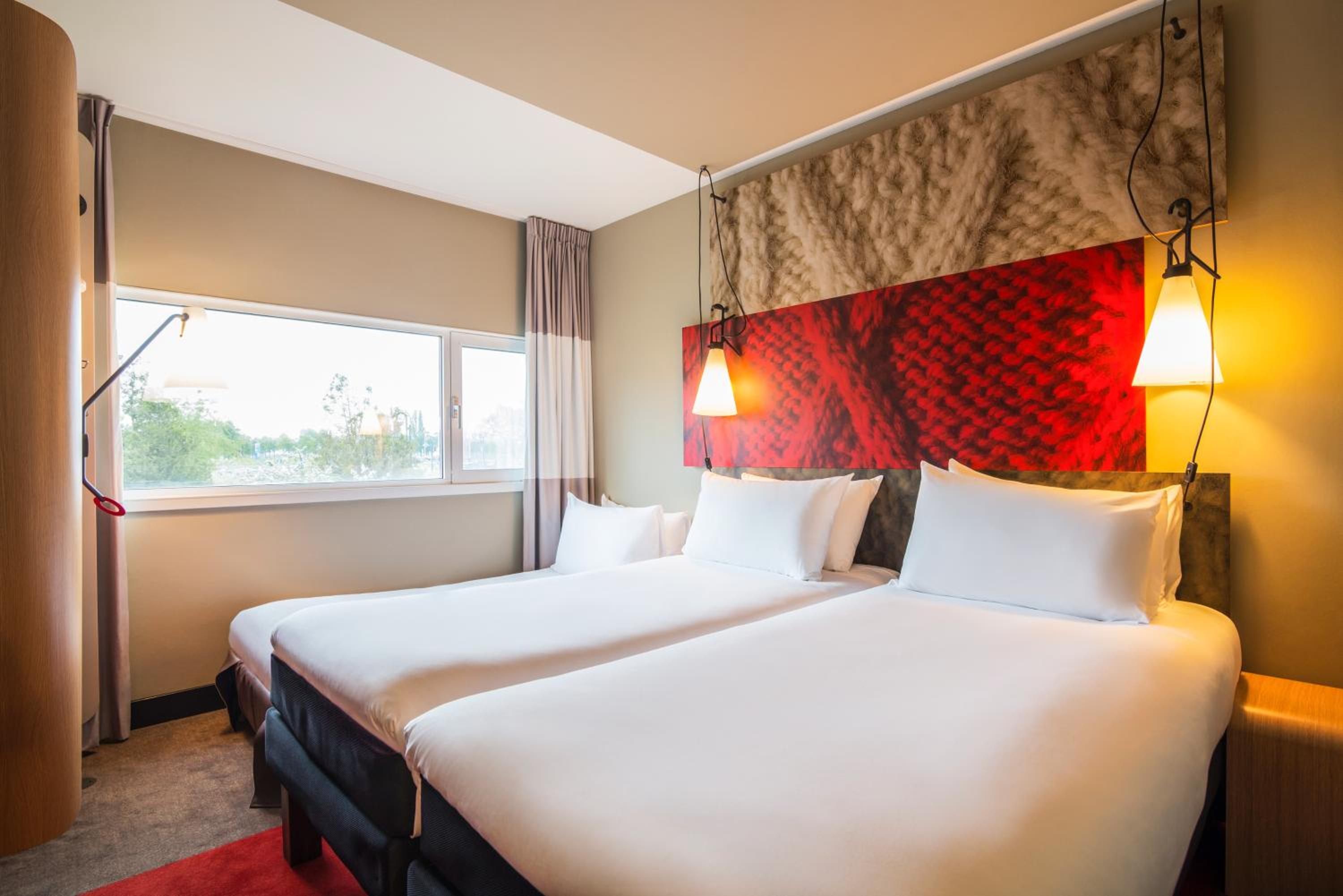 Superior Room with twin bed and 1 Sofa Bed - Photo 1