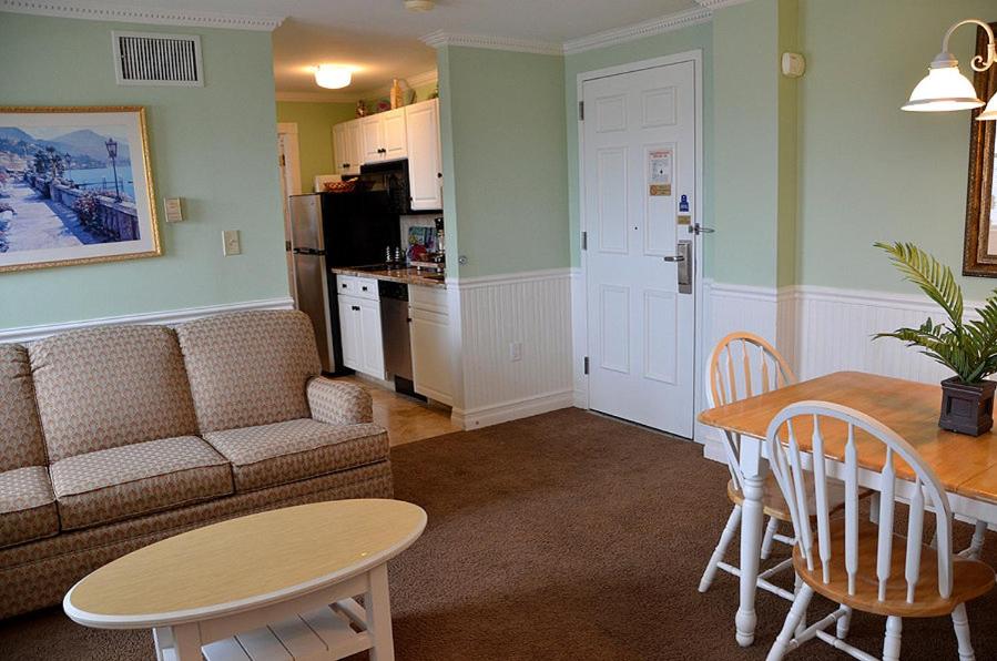 Deluxe King Suite