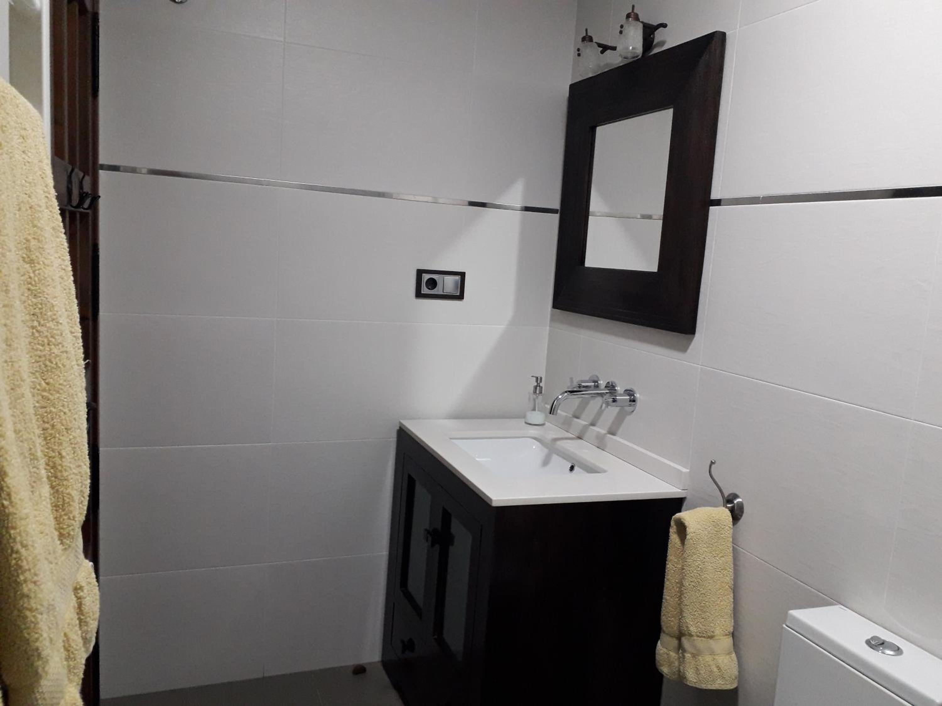 Superior Double or Twin Room - Photo 8