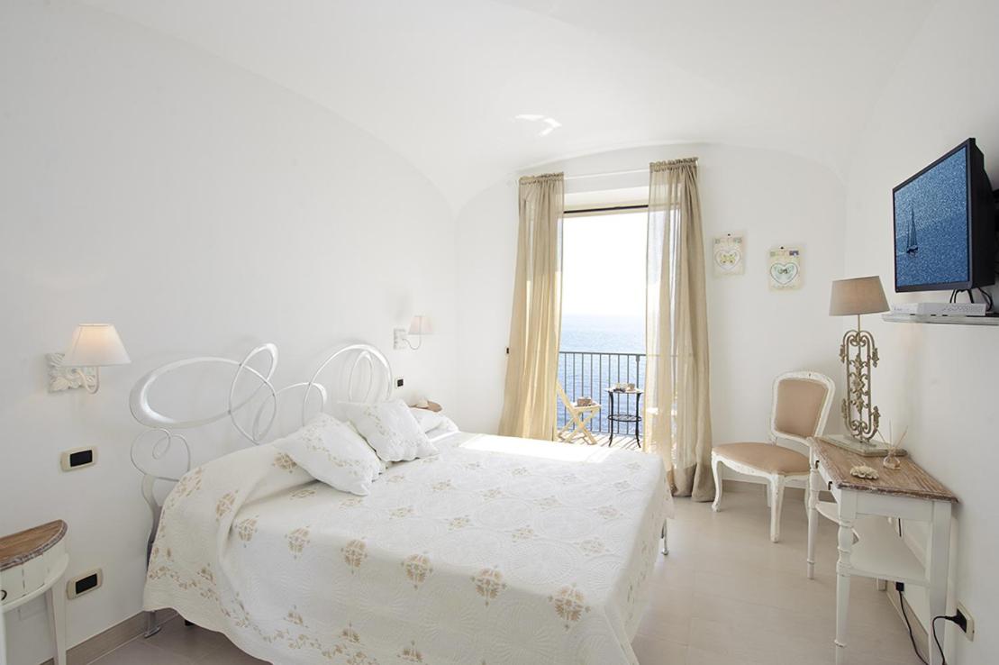 Double Room with Sea View - Photo 18