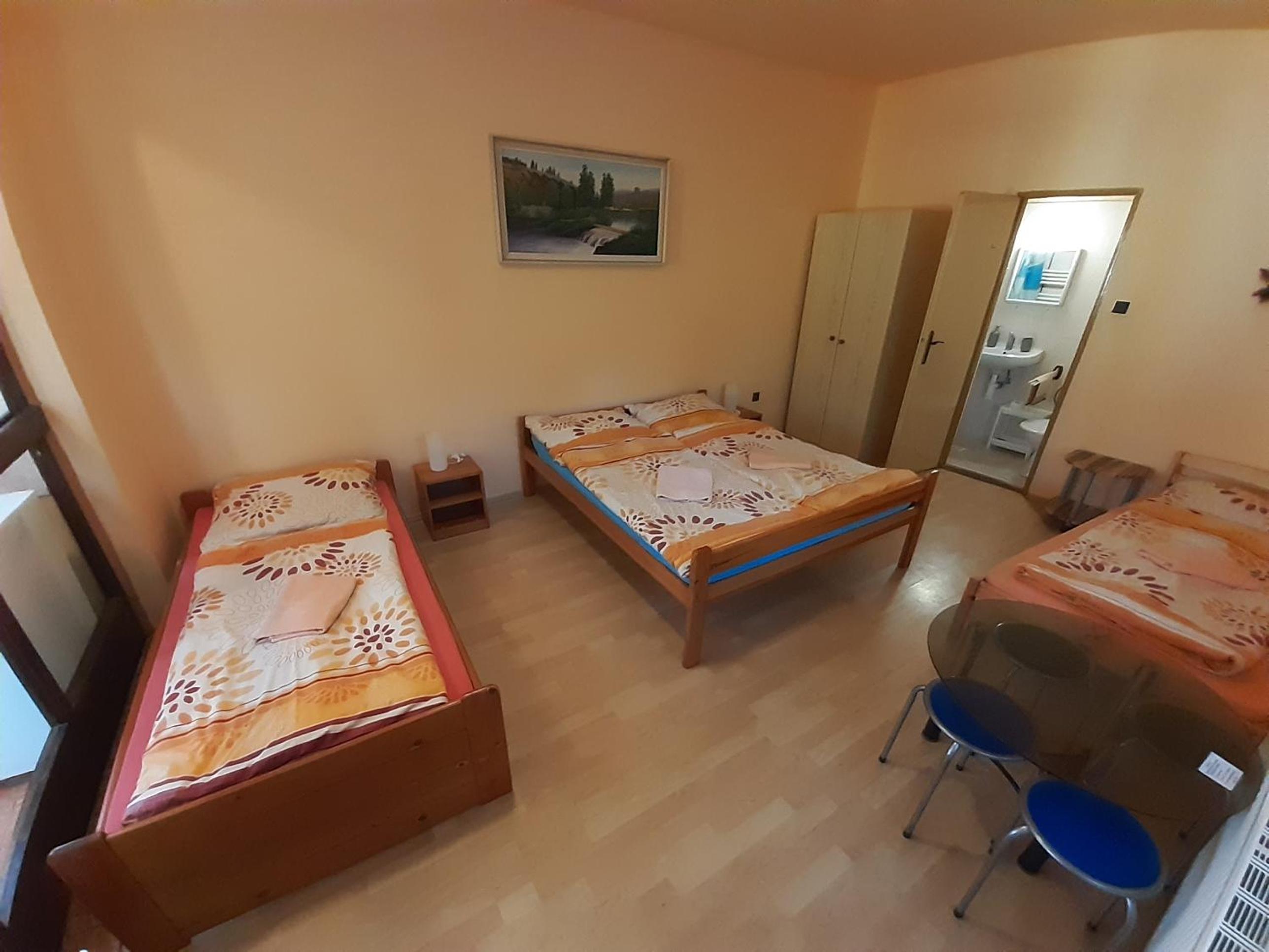 Quadruple Room - Disability Access photo 3
