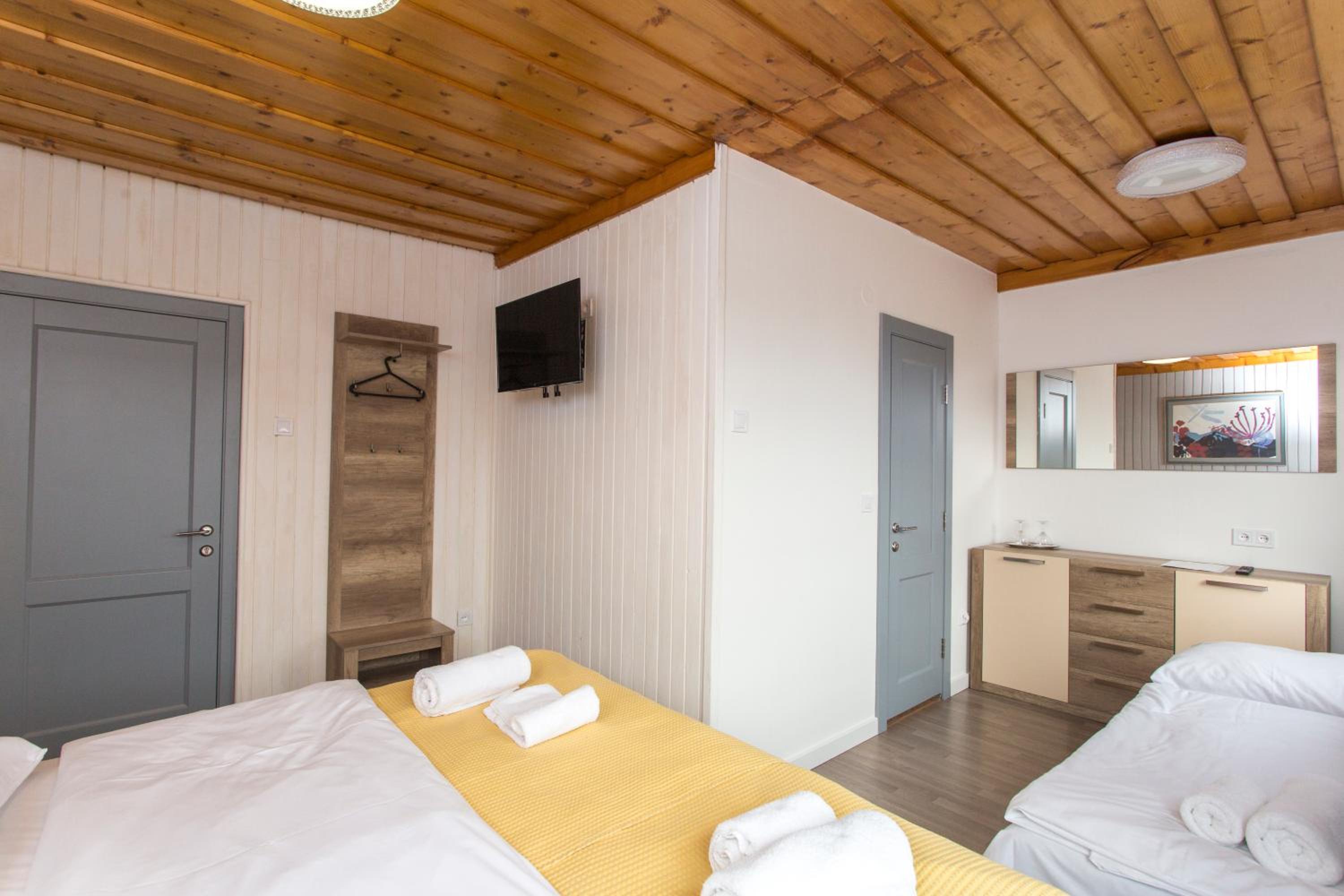 Triple Room with Private Bathroom - Photo 5